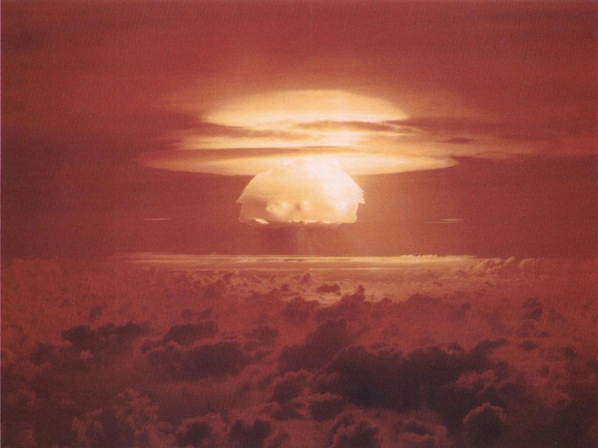 TSAR BOMBA: Soppskyen til verdens kraftigste bombe når 60.000 meter til værs, og trykkbølgen går tre ganger rundt jordkloden før den stilner.Foto: Public domain