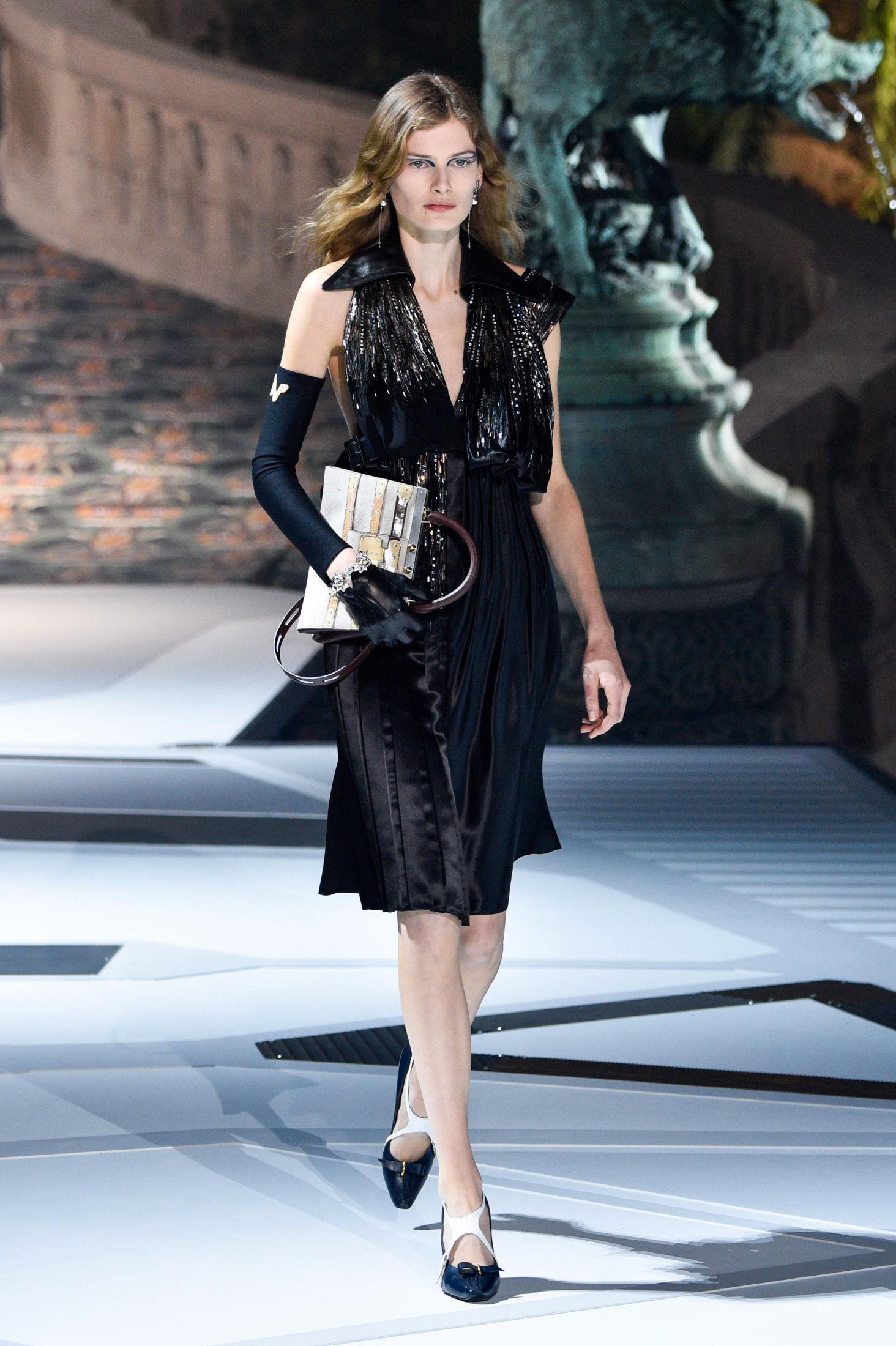 PRESTISJEOPPDRAG: Signe Veiteberg lukket Louis Vuitton showet i Paris i mars. Foto: Getty Images.
