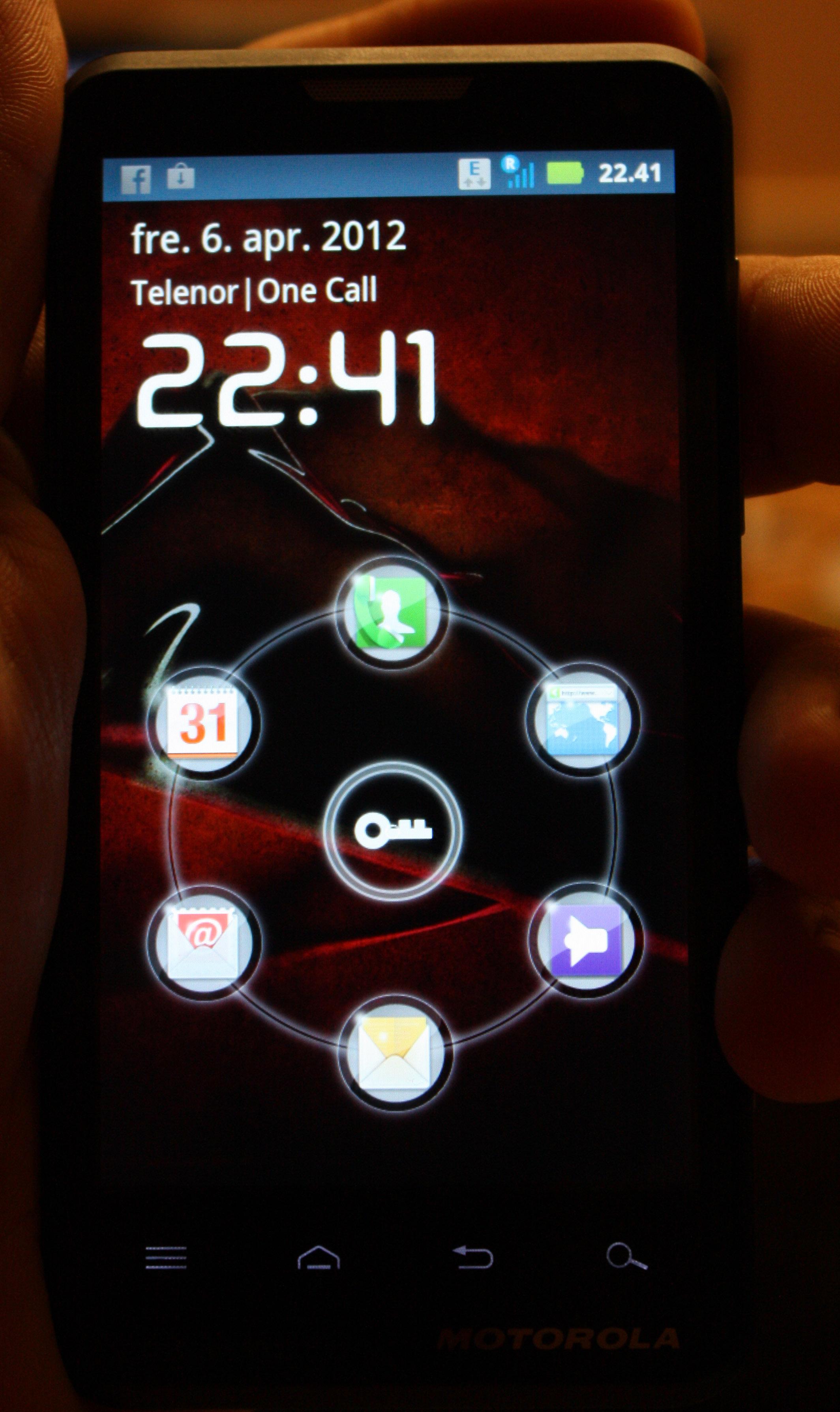 Motolux har en smart startside når du skal låse opp telefonen.