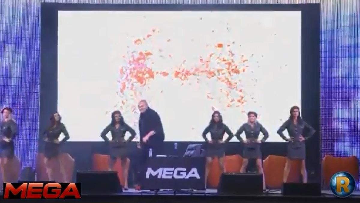 Kim Dotcom lanserte Mega omgitt av dansere i militær-aktige uniformer.Foto: youtube.com/wwwiRMEes
