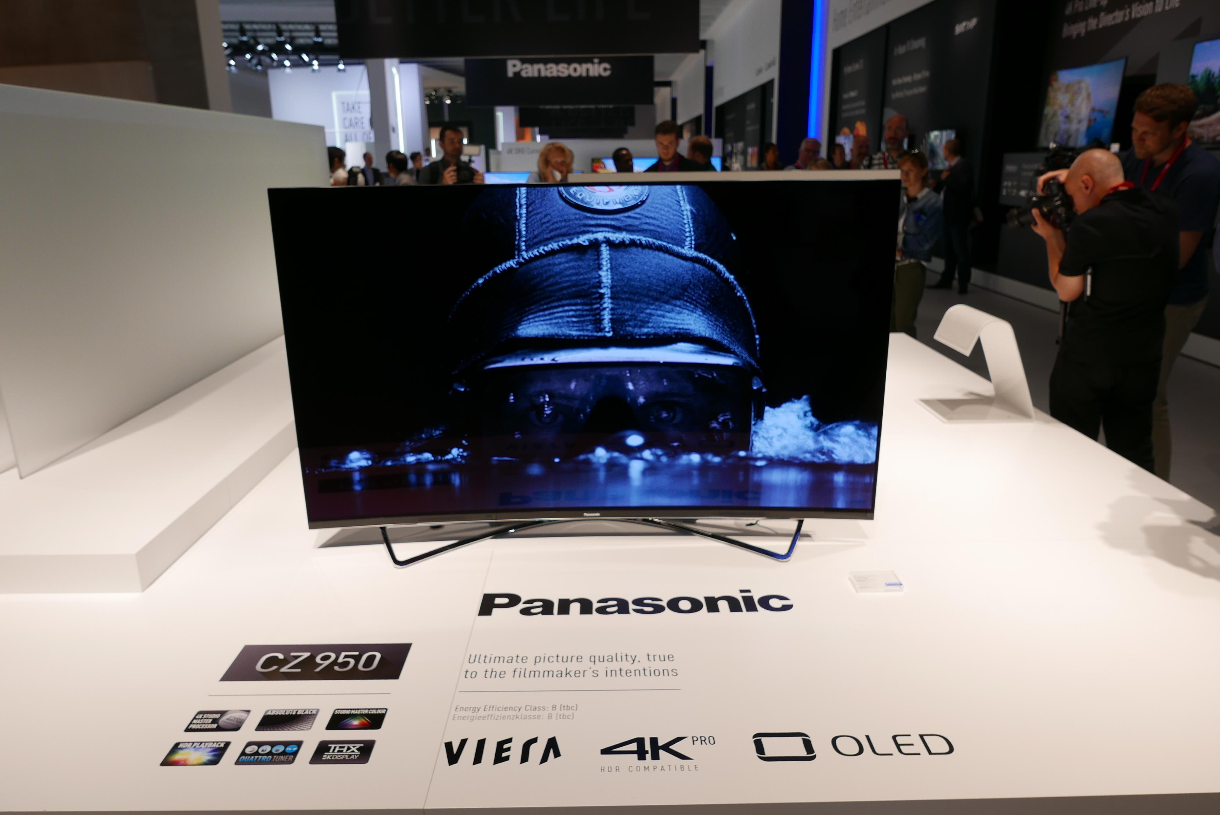 Panasonic slapp denne nye OLED-TV-en. Foto: Ole Henrik Johansen / Tek.no