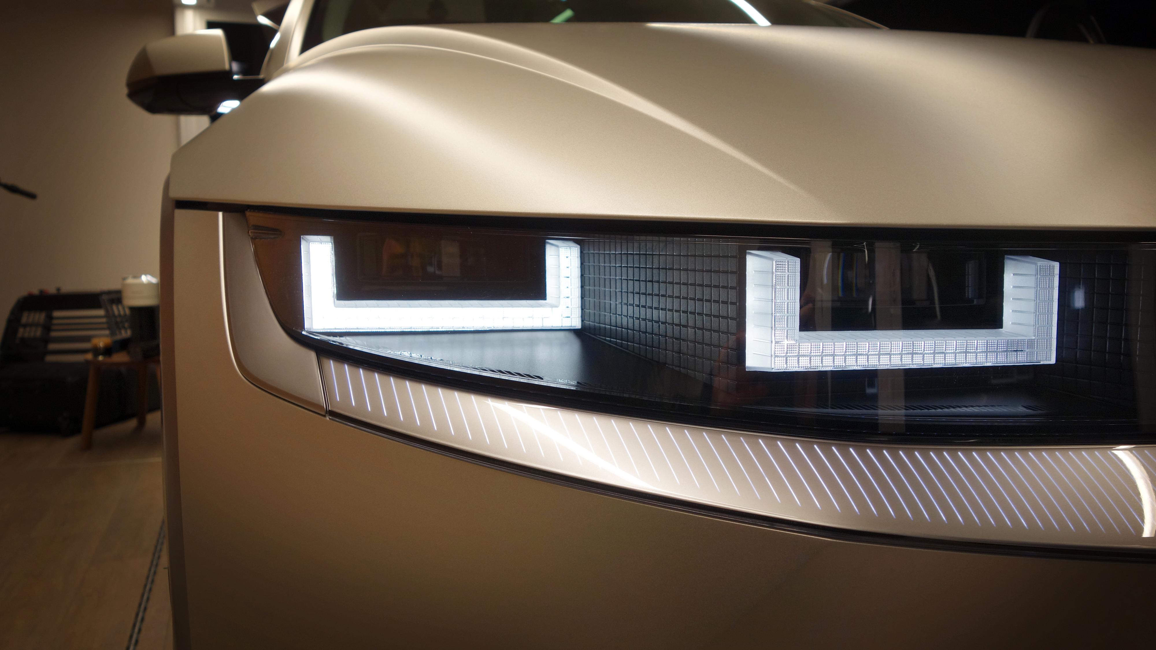 Ny lysteknologi fra Hyundai i form av små LED-klosser de kaller «piksel-lys». 