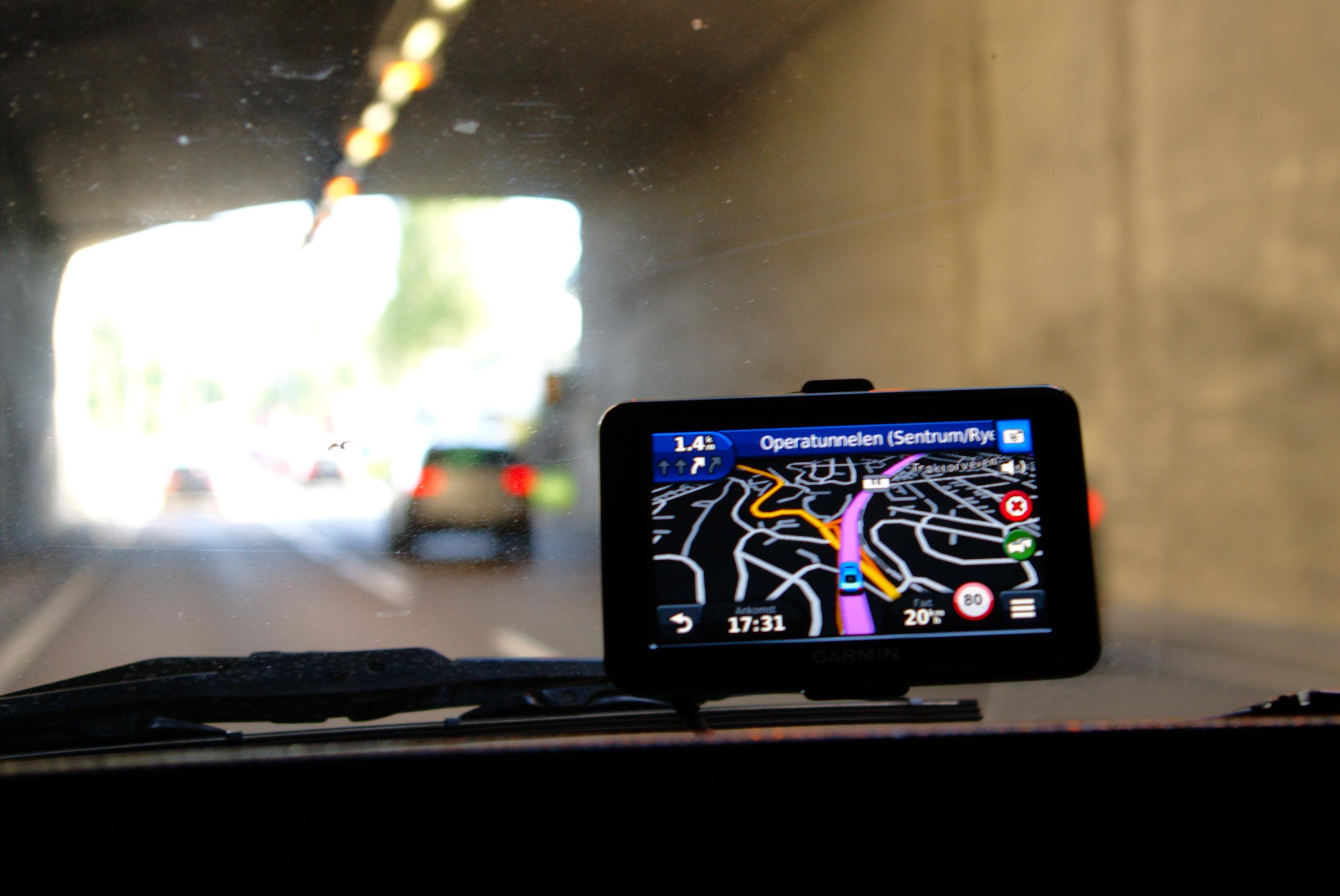 I tunneler går GPS-en i nattmodus automatisk.Foto: Einar Eriksen