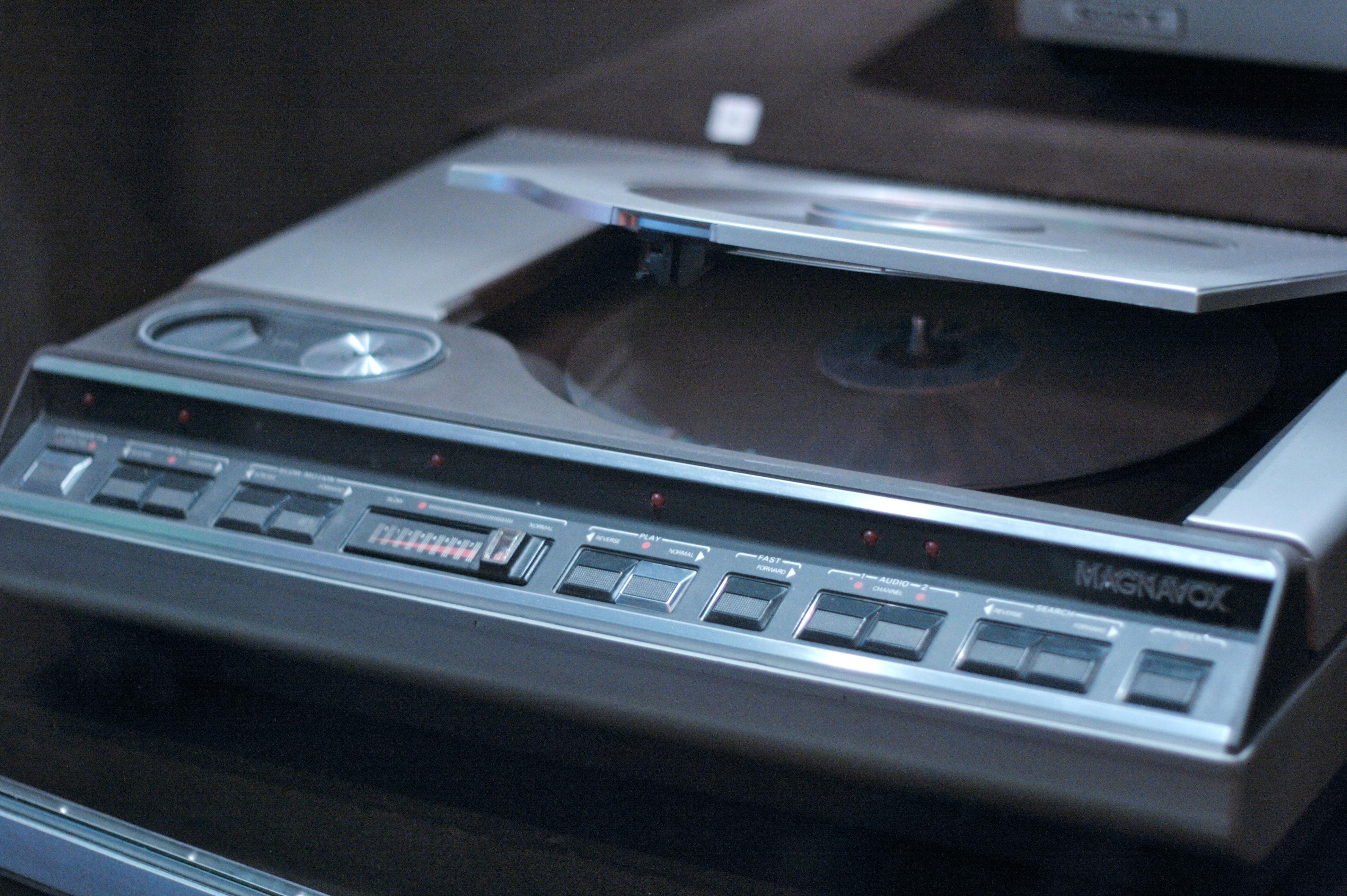 Slik så den aller første LaserDisc-spilleren ut.Foto: Wikipedia