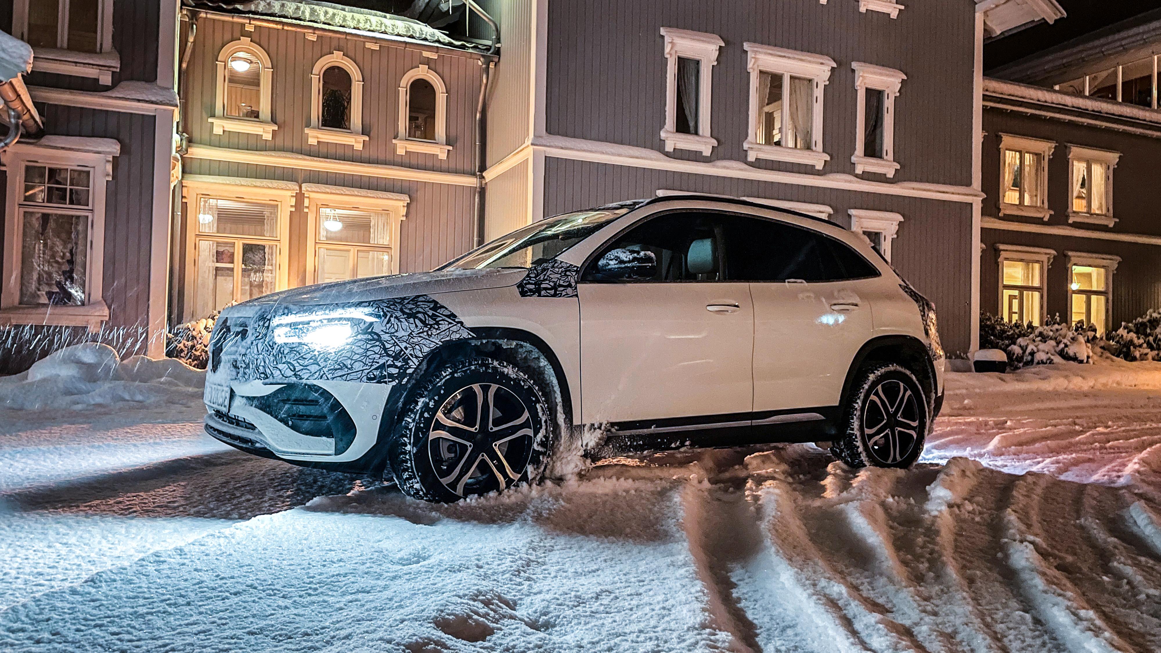 Snøen kan både komme og forsvinne igjen før nye bestillinger av Mercedes-Benz EQA når kundene. 