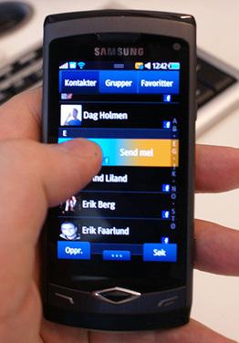 Samsung Wave er den første mobiltelefonen med operativsystemet Bada. Bada er koreansk og betyr hav. Her fra kontaktlisten
