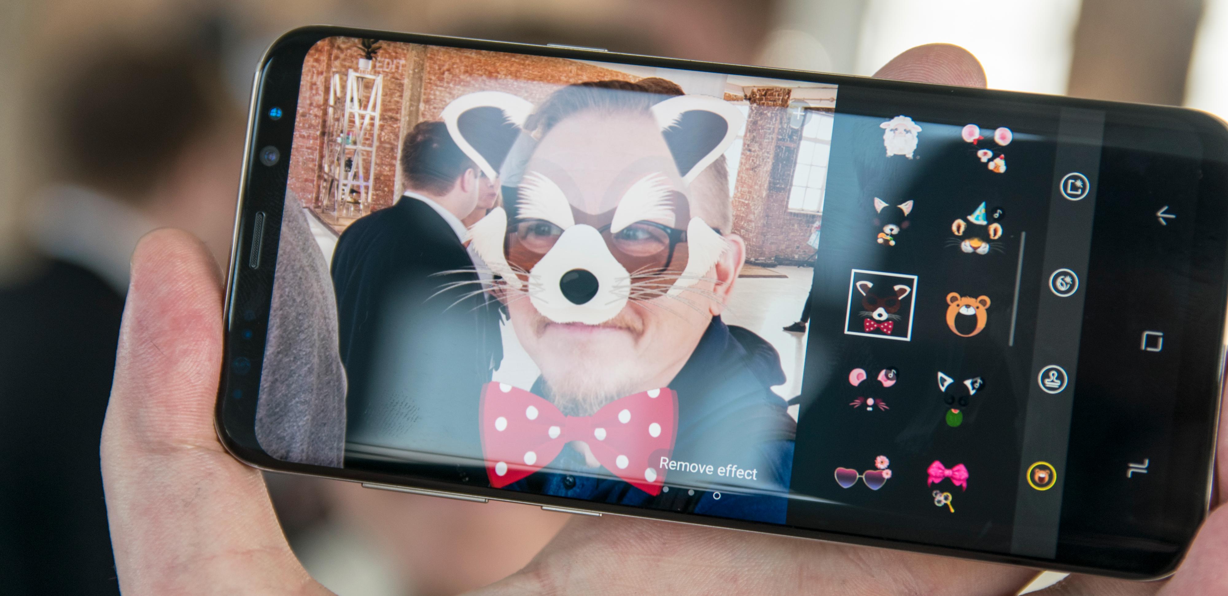 Kameraet i Galaxy S8 har en rekke nye funksjoner, og mulighet for en del filtre som minner mye om de du kanskje kjenner fra Snapchat.