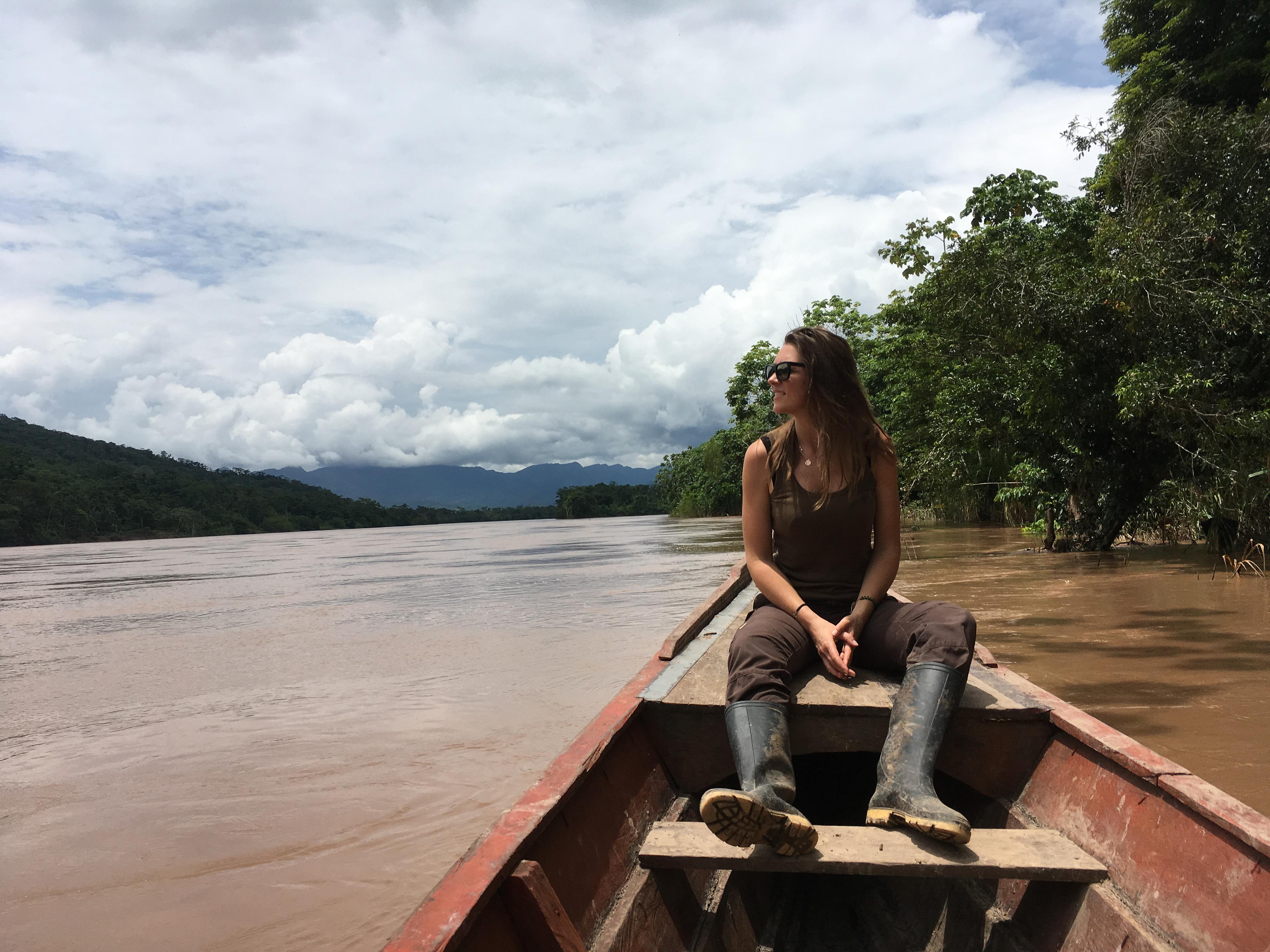 EVENTYRER: Vigdis Rosenkilde i Amazonas på jakt etter kakao hun kan ta med seg hjem til Norge.