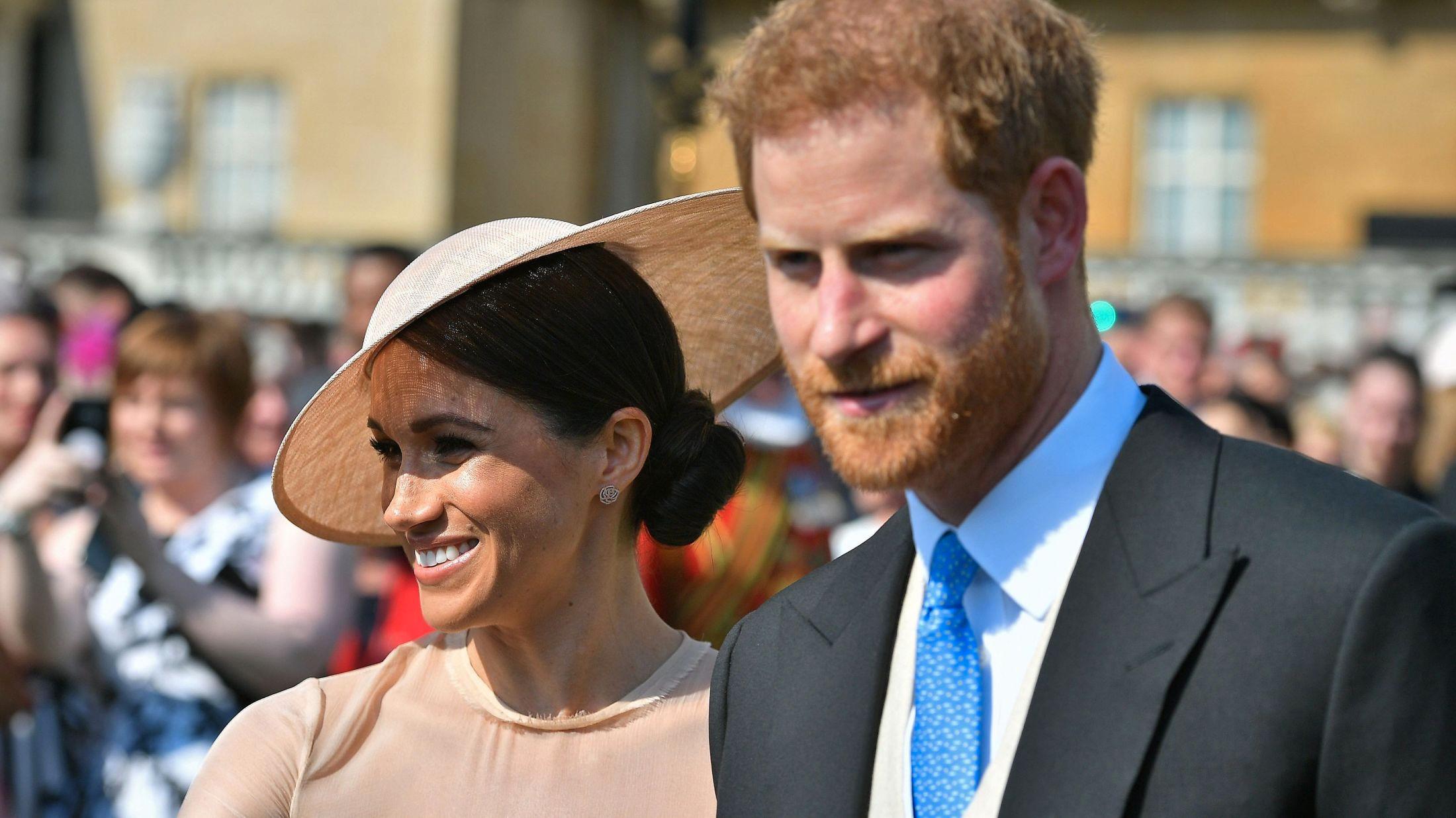 NYGIFT: Her er hertuginnen og hertugen av Sussex på sitt første offentlige oppdrag etter giftermålet.Foto: AFP
