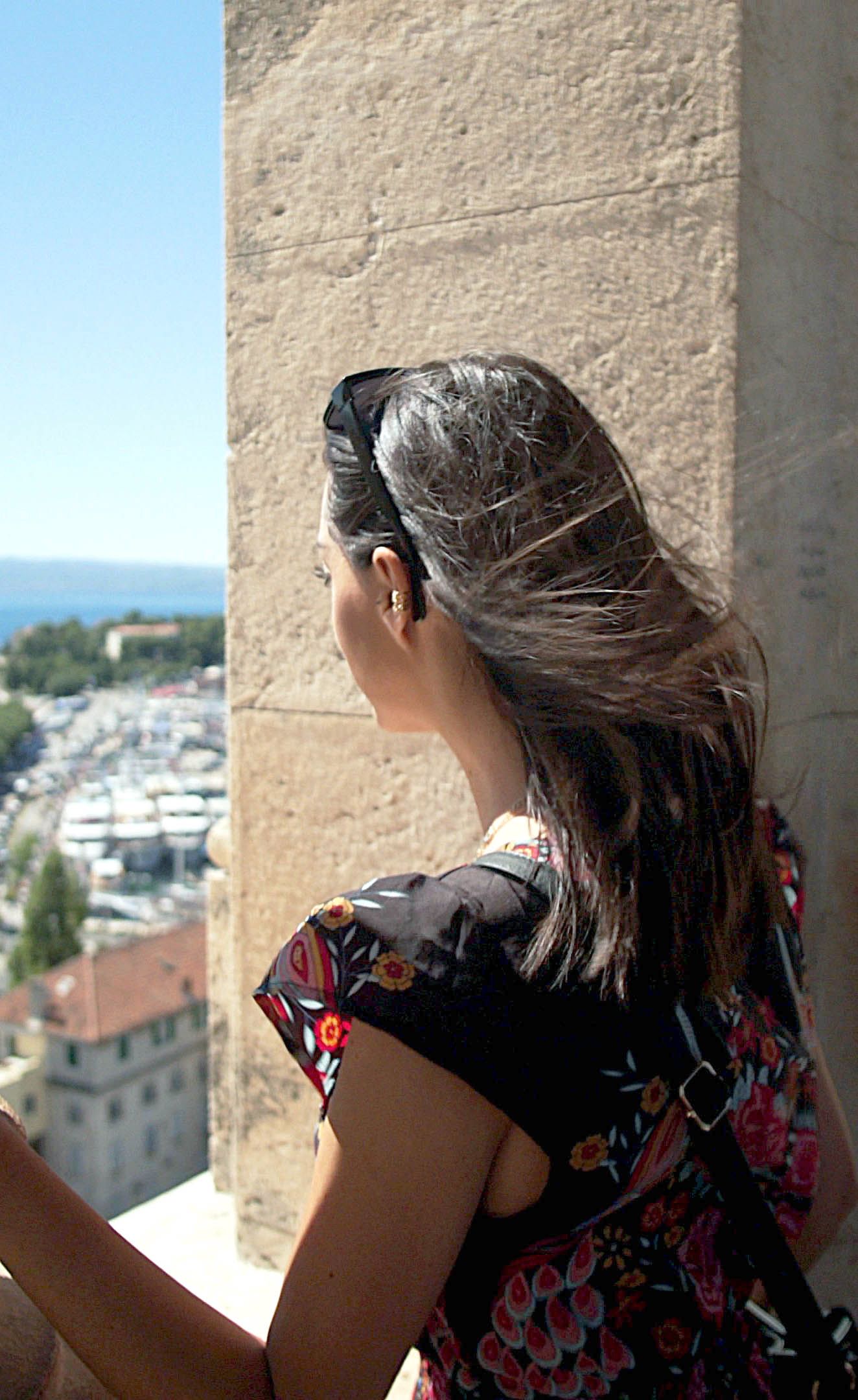 Følg trappetrinnene opp til det berømte klokketårnet i St. Domnius Katedralen for å nyte …for den beste utsikten over Split.