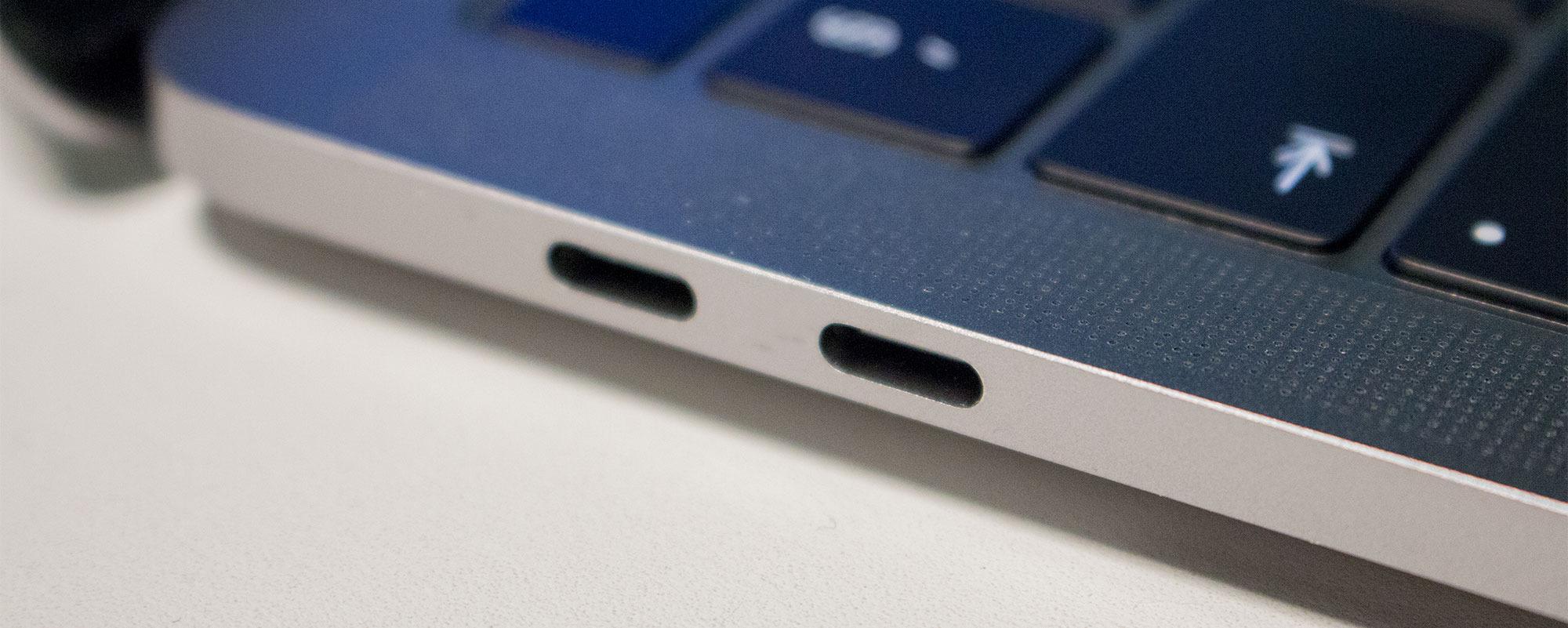 To slike USB Type-C-porter på hver side av maskinen er det du får, pluss en minijack-utgang, da.