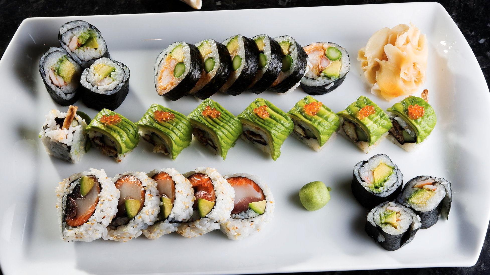 STRENGE REGLER: Man skal ikke legge ingefær på toppen av sushien, ifølge Michelin-kokken Roger Asakil Joya. Foto: Magnar Kirknes/VG