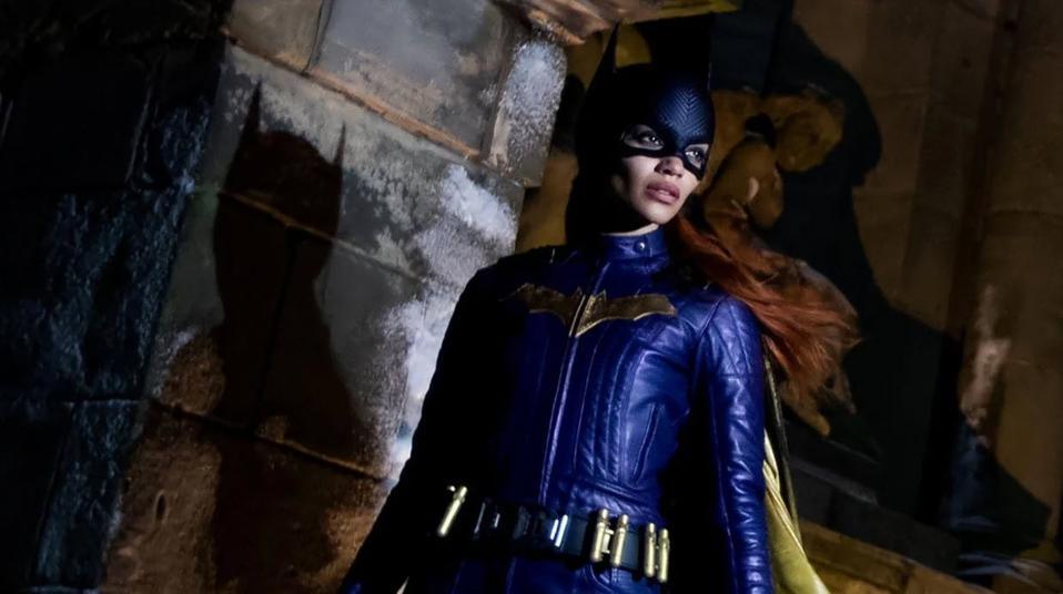 Storfilmen «Batgirl» ble skrotet denne uka. Warner Bros. Discovery anså tilsynelatende at de ville minimere tapene sine ved å skrive den av på skatten fremfor å lansere den på HBO Max. 