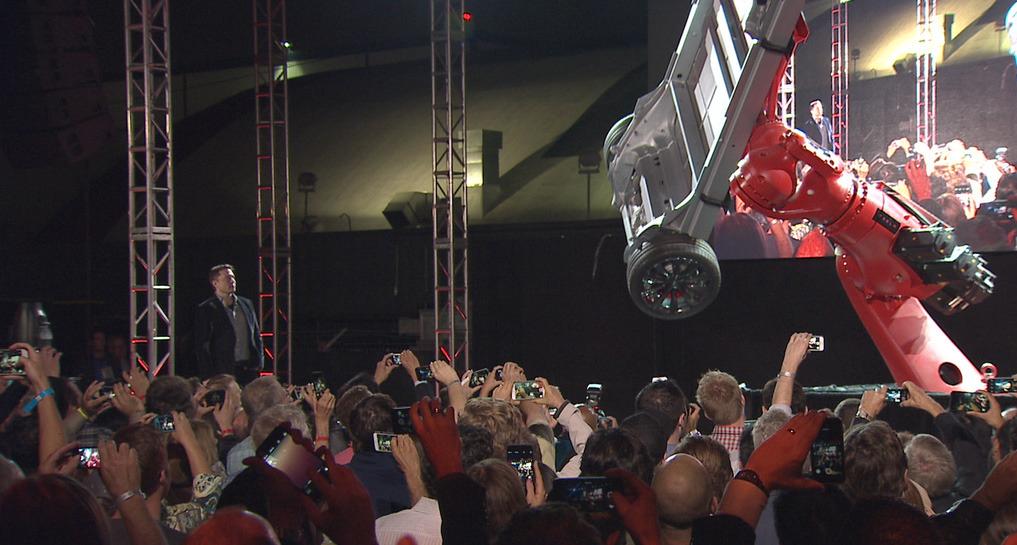 Fra Elon Musks presentasjon av det nye tomotors-systemet.Foto: Tesla Motors