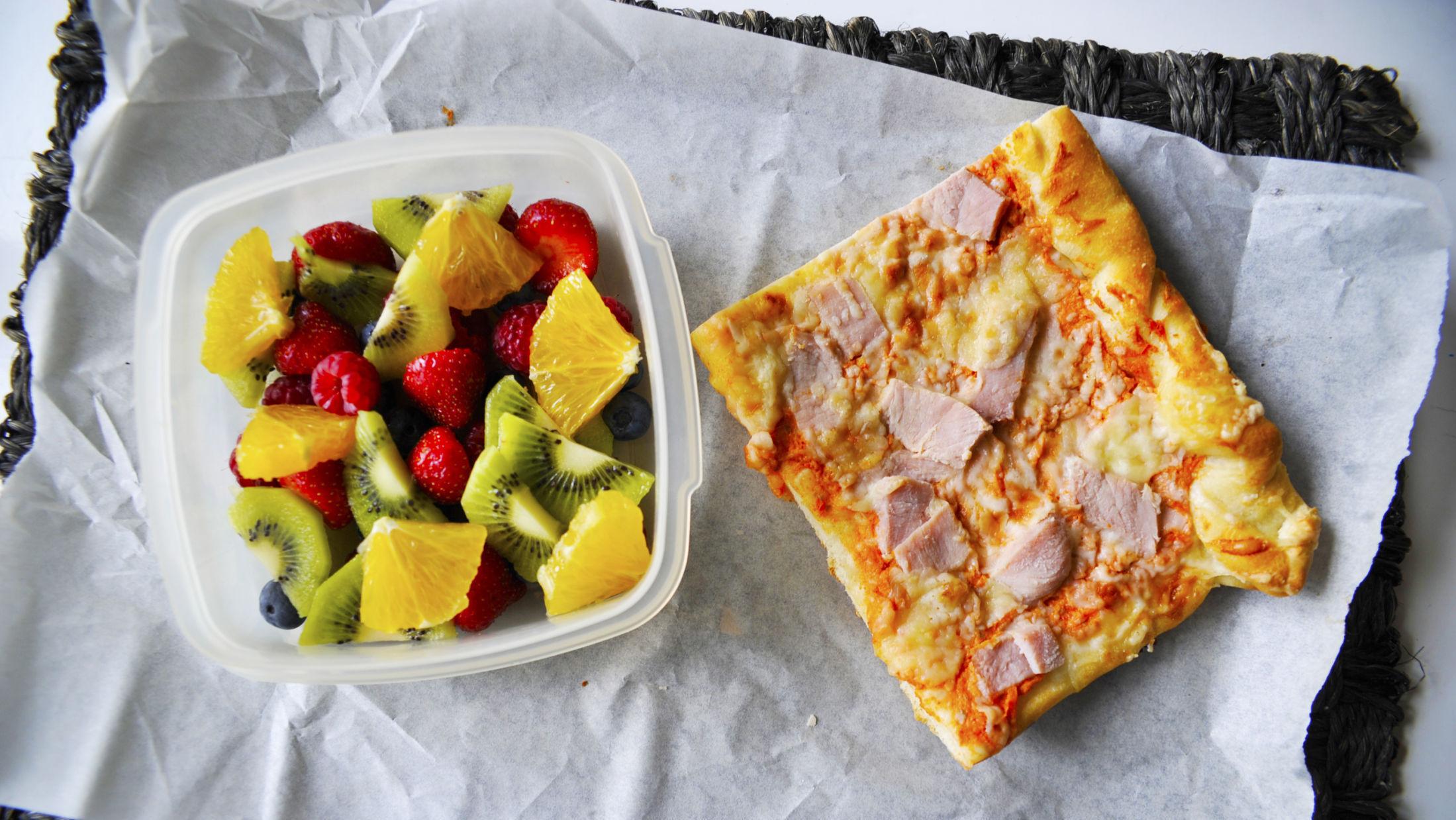 DAGEN FØR: La det være igjen litt pizza når du lager hjemmelaget, og du har en pizzablings i boksen dagen etter. Foto: Jon Krog Pedersen