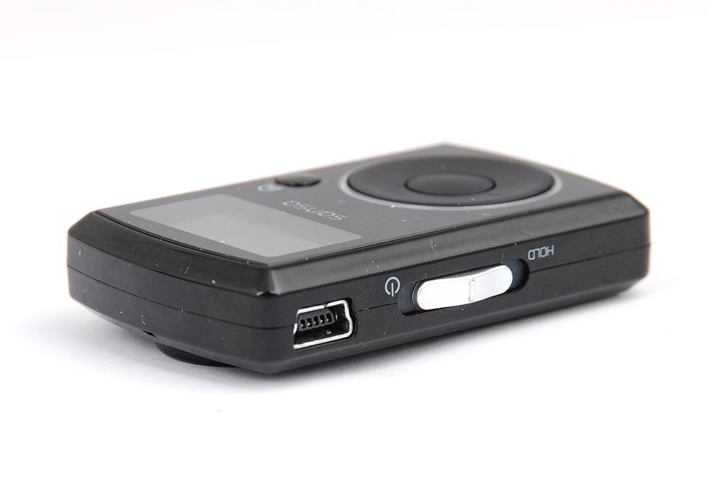 Sansa Clip har en vanlig Mini-USB-inngang, som brukes til både lading og overføring av musikk.