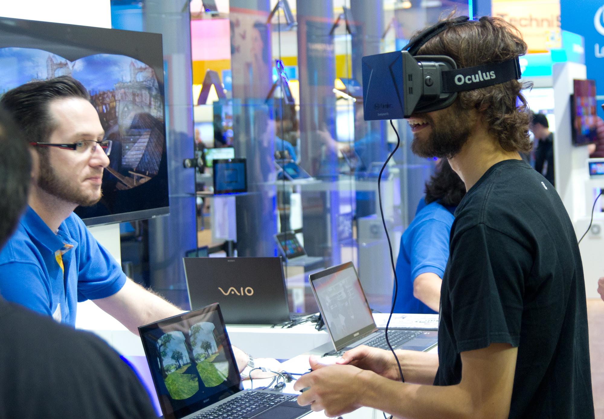 Intel lar folk teste ut Oculus Rift.
