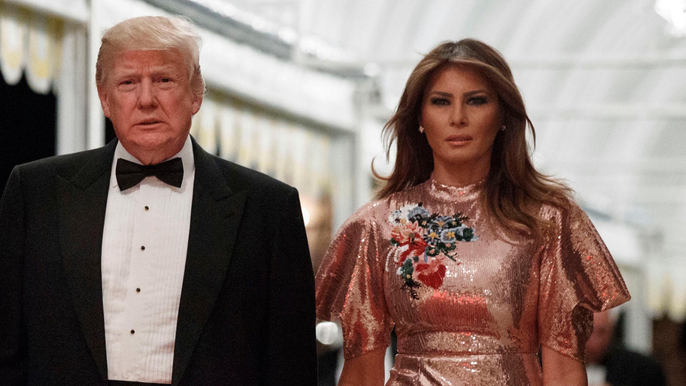 LUKSUSKJOLE: President Donald Trump og førstedame Melania Trump feiret nyttårsaften på Mar-a-Lago. Foto: AP