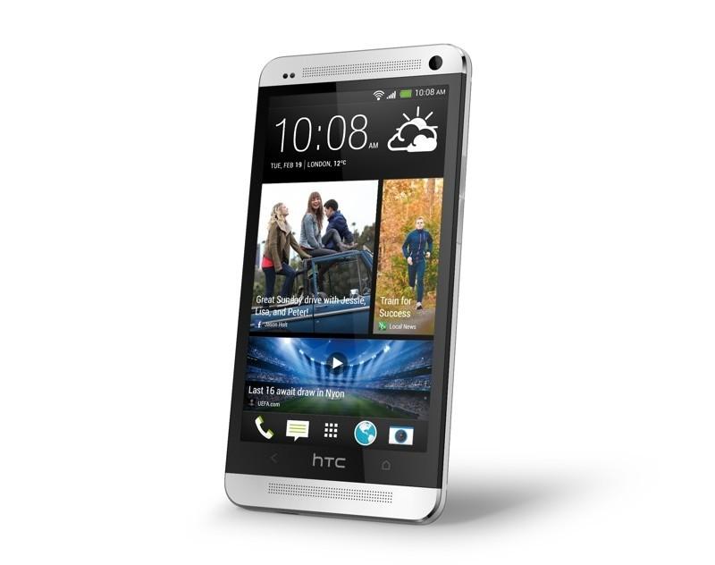 HTC One har begynt å selge godt, etter å ha blitt forsinket ut i butikkene.
