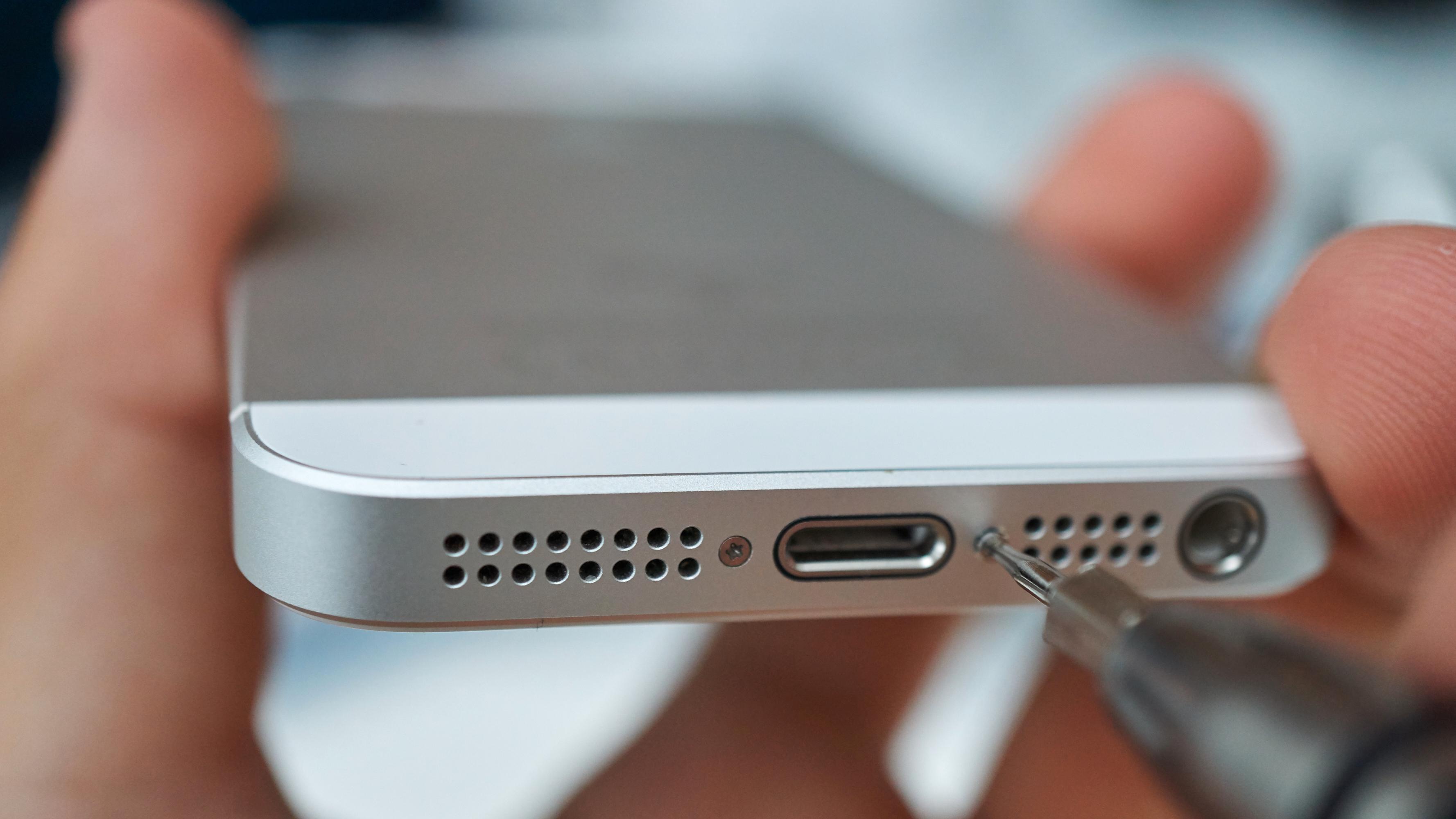 Full forvirring internt i Apple Norge om batteribytte-policy