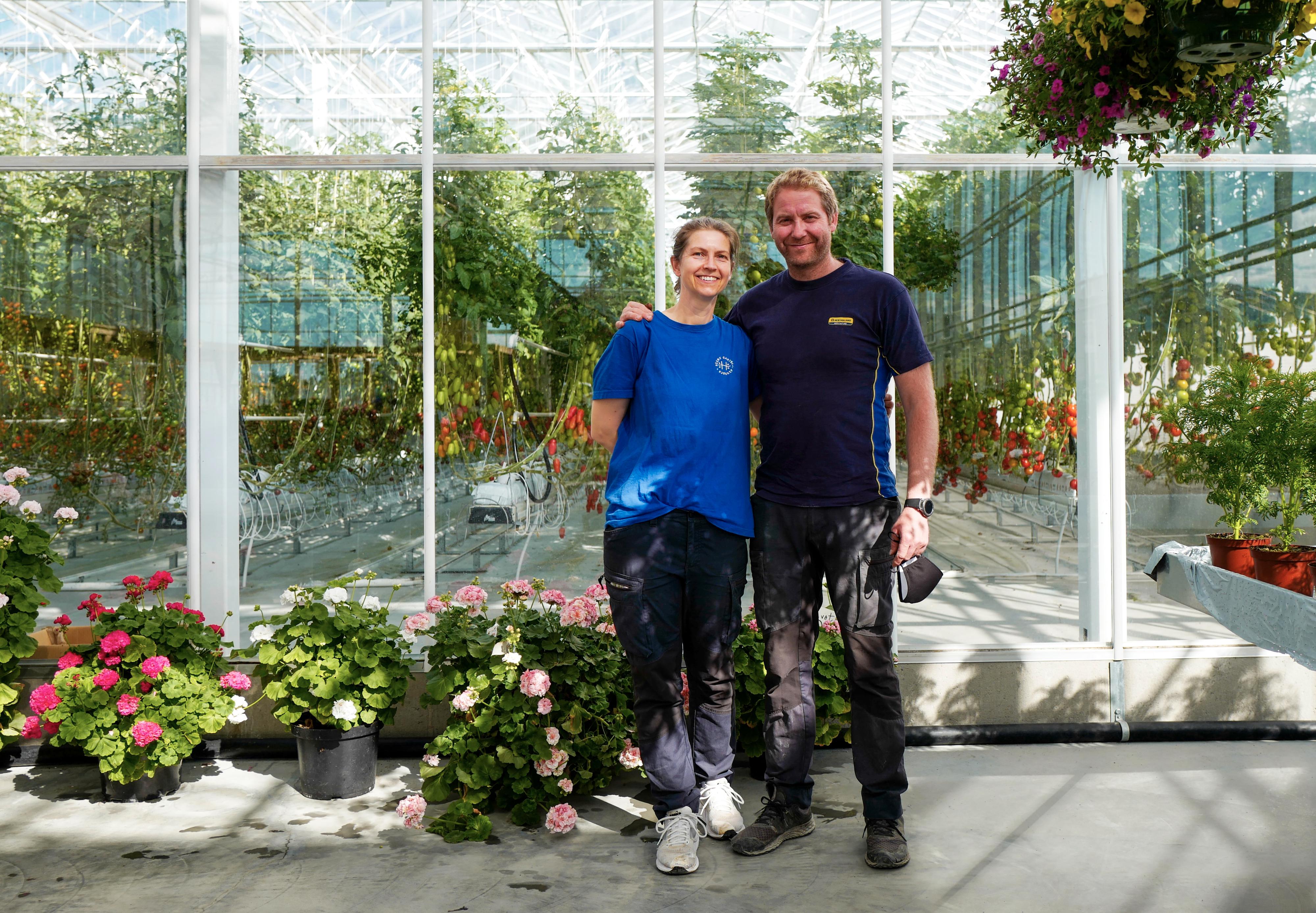 Katrine Hesnes Jarnes og mannen Frode Jarnes er tredje generasjon som driver Hesnes gartneri.
