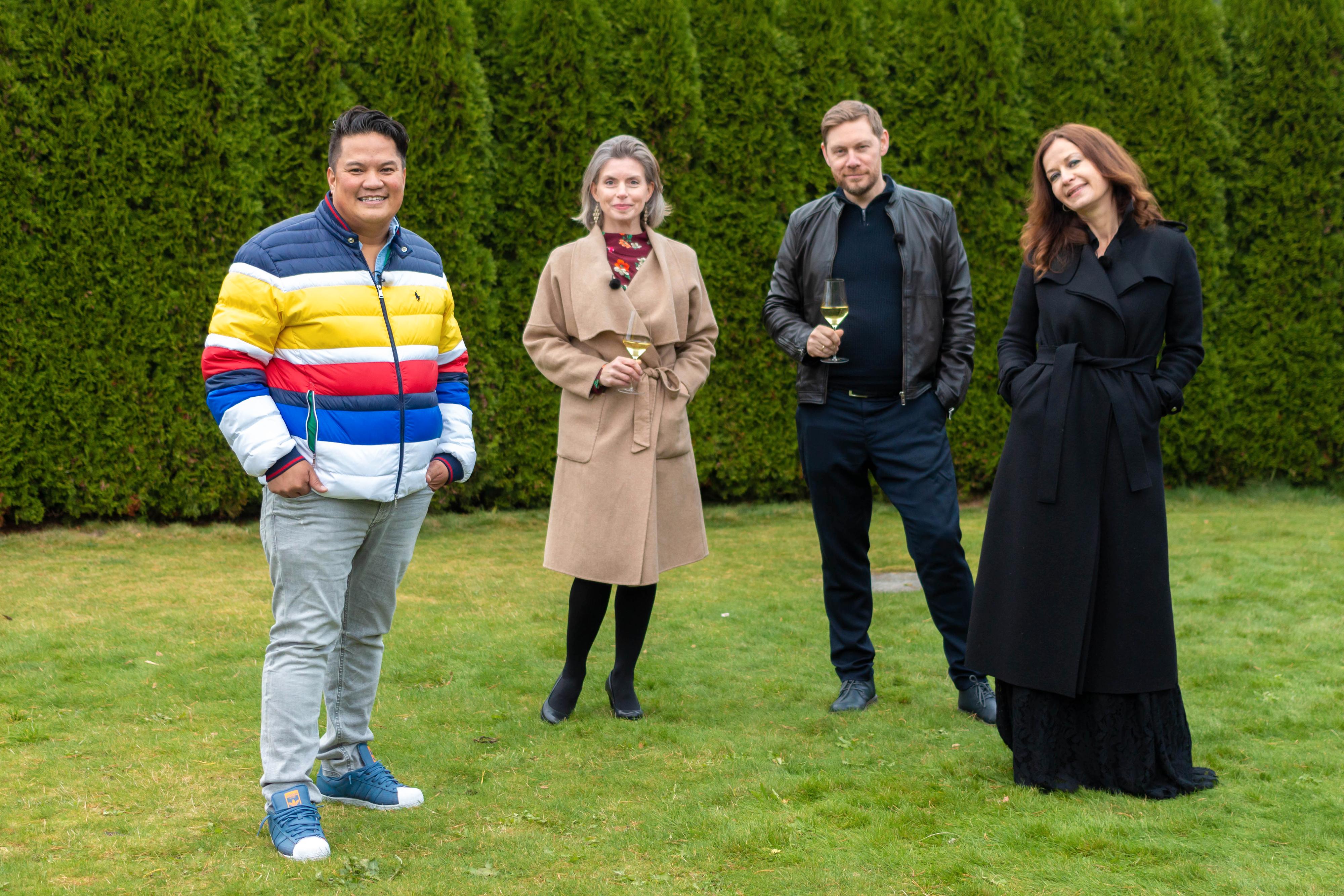 PÅ TV: Jonathan Romano, Maj-Britt Aagaard, Sverre Sætre og Monica Csango i forbindelse med «4-stjerners middag»-episoden hjemme hos Romano. 