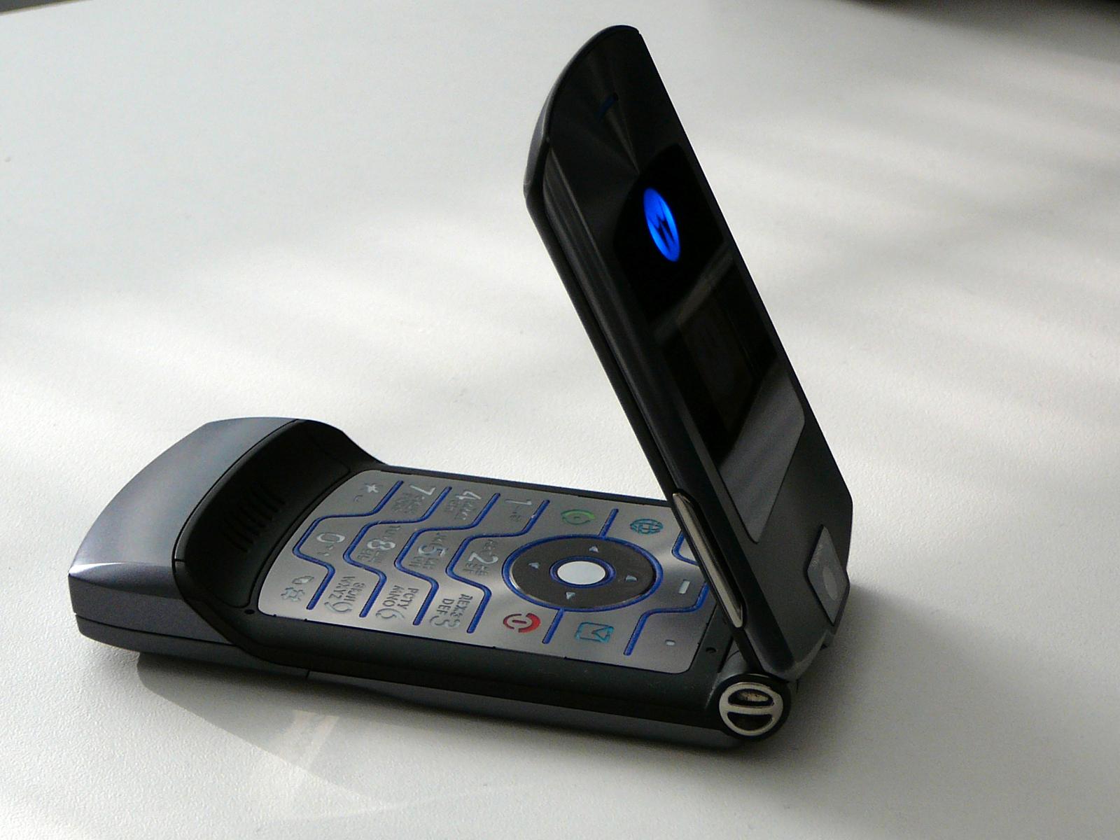 Den originale Motorola Razr V3i fra 2004. 