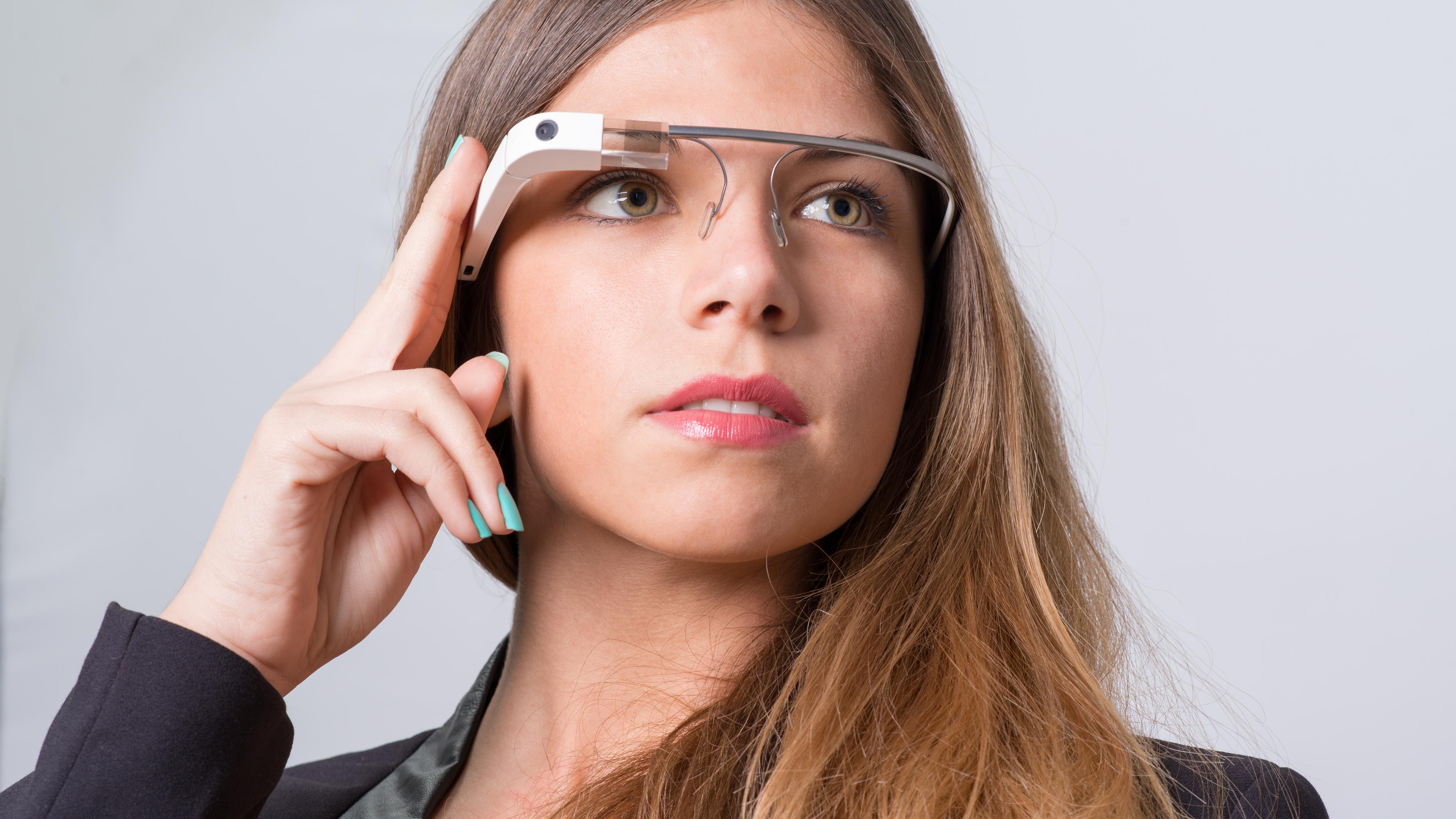 Verdens største brilleselskap skal lage nye Google Glass-modeller