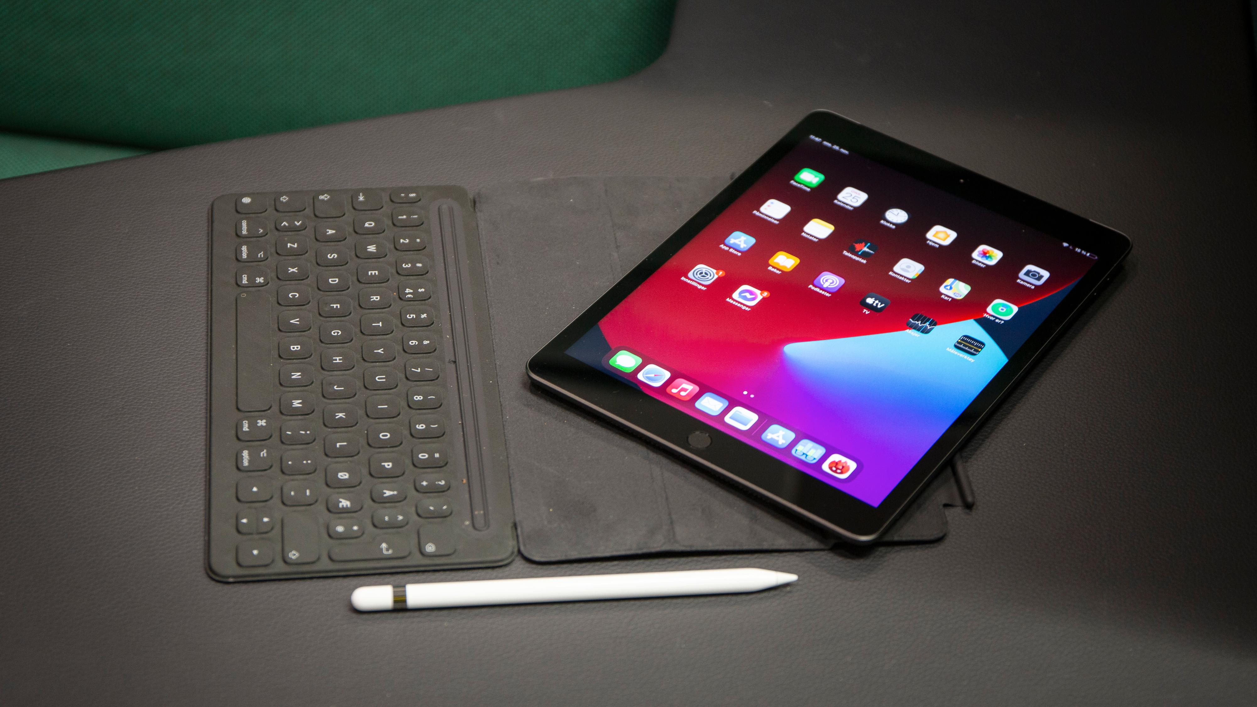 Kombinerer du iPad med både tastatur og penn er du fort oppe i nærmere sju tusen kroner, selv for minste variant. 