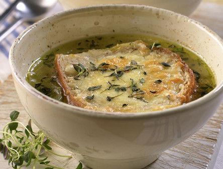 Prøv en varmende løksuppe i høstkulda. (Foto: Opplysningskontoret for frukt og grønt/Alf Børjesson.)