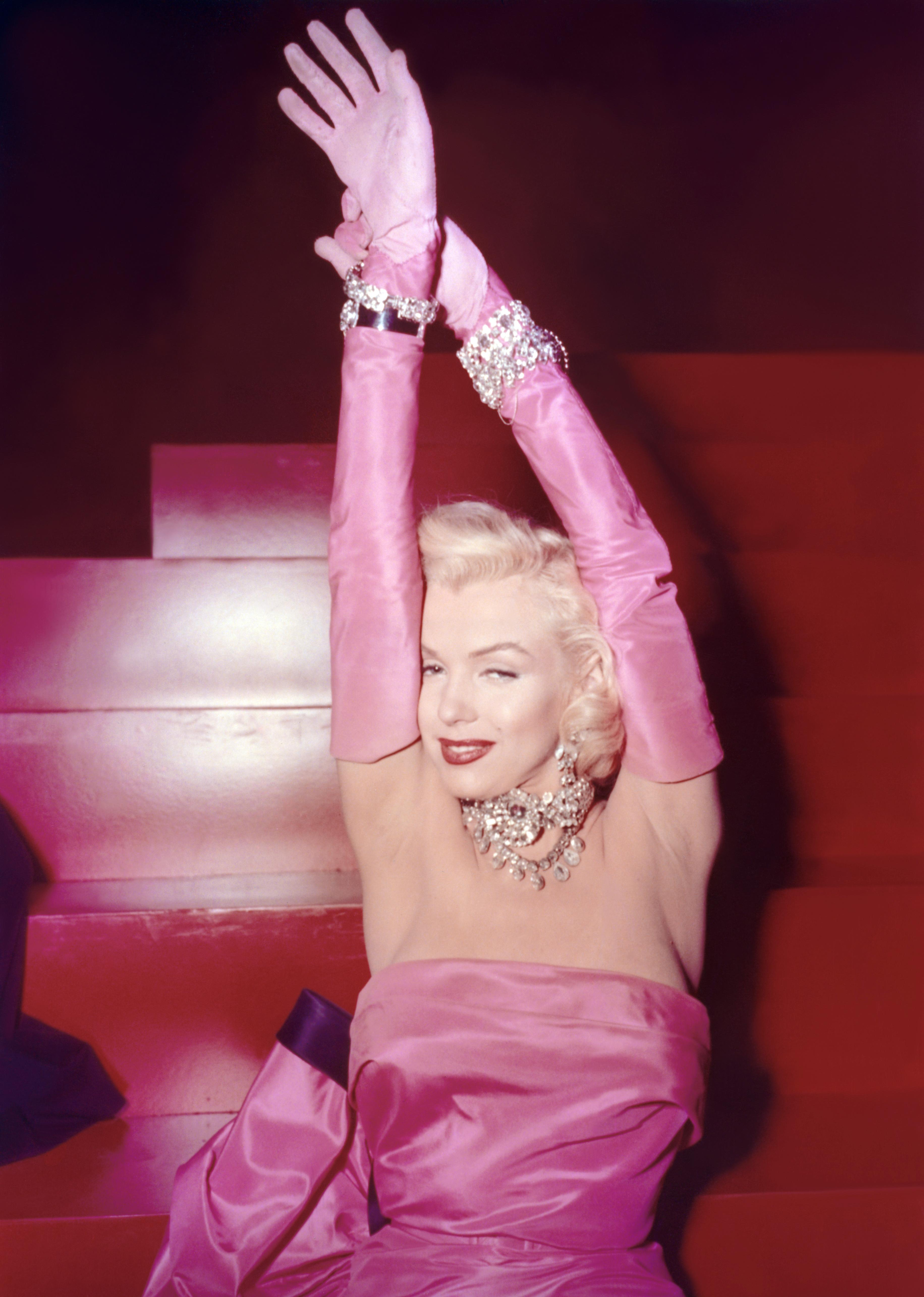 SJOKKROSA: Marilyn i den rosa kjolen som har blitt et historisk film-øyeblikk. 