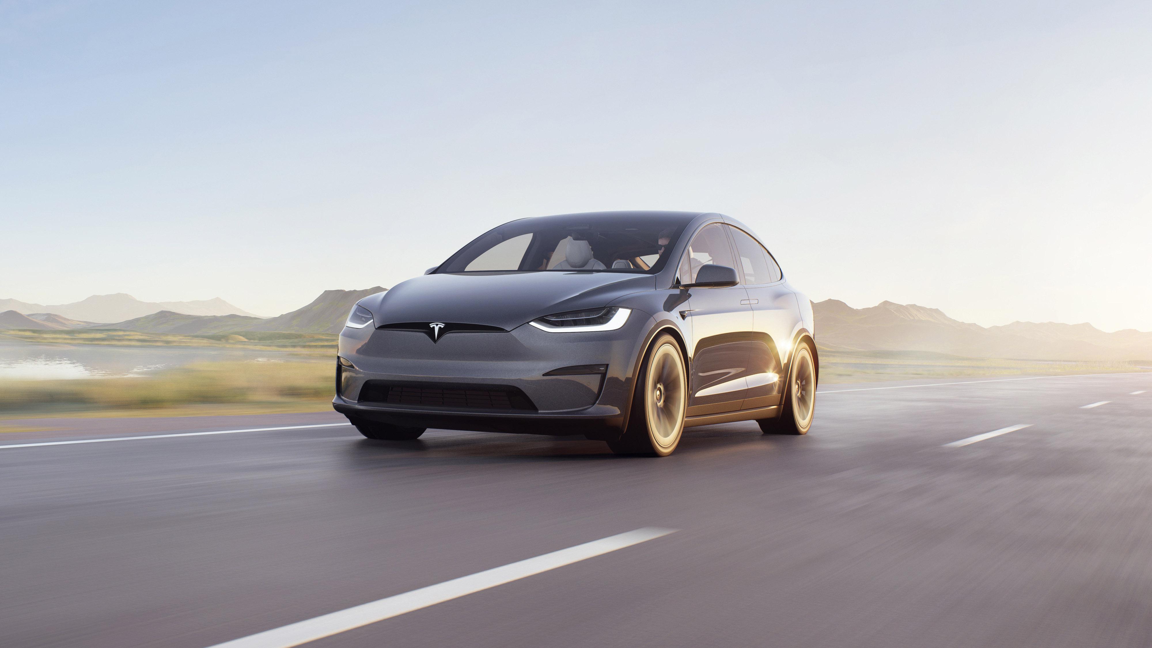 Tesla Model X og Model S i de nye Plaid-versjonene blir nå tilgjengelig for bestilling i Europa. 