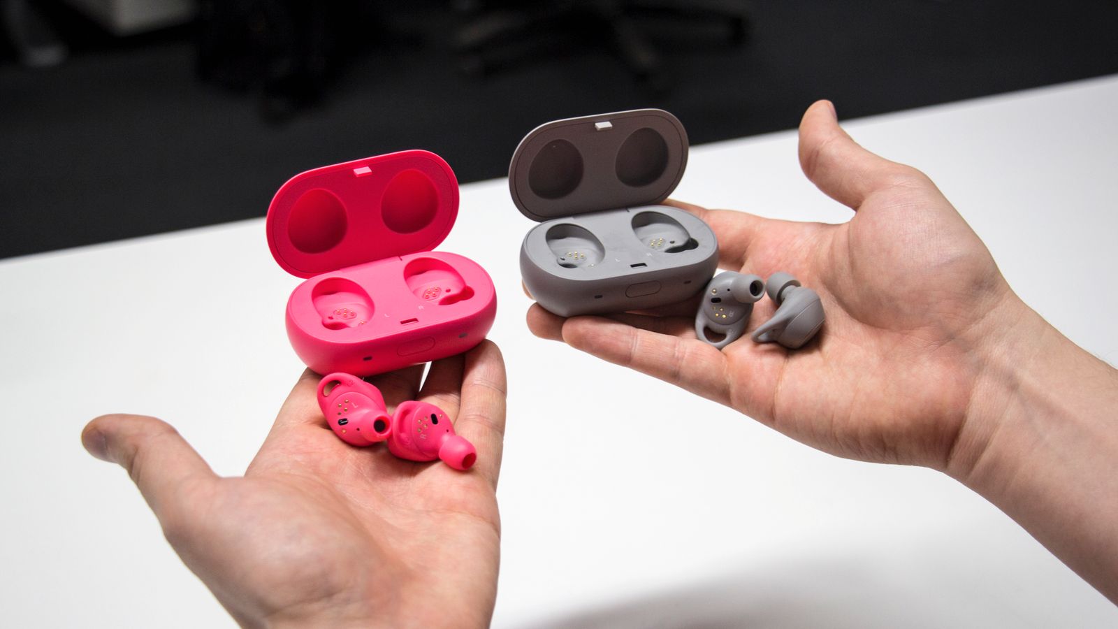 Samsung Gear IconX (2018) - Test - Tek.no