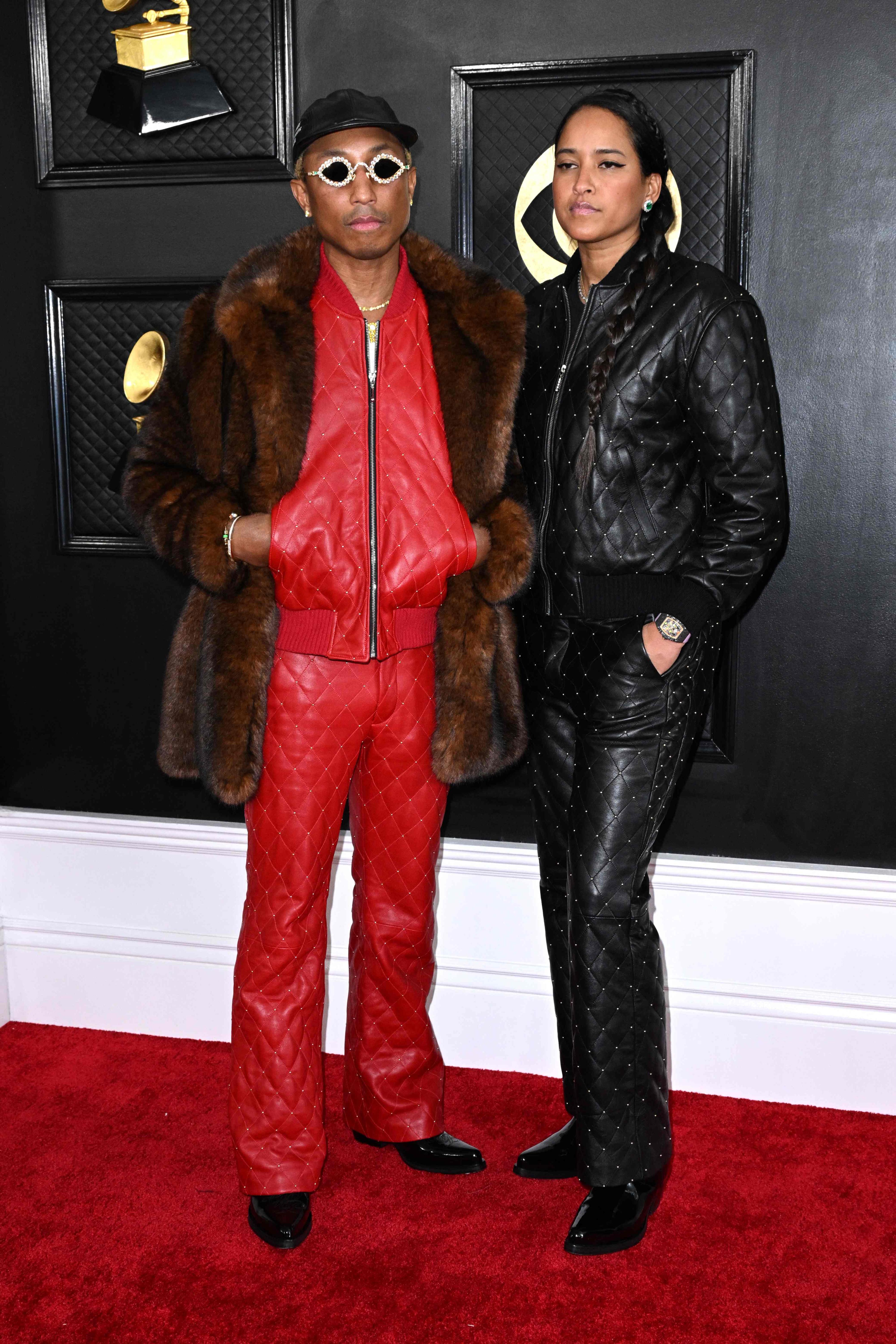 Pharrell Williams og Helen Lasichanh matchet hverandre denne kvelden. Begge gikk for bukse og bomberjakke, men i hver sin farge. Pharrell hadde også stylet sitt antrekk med mer tilbehør.