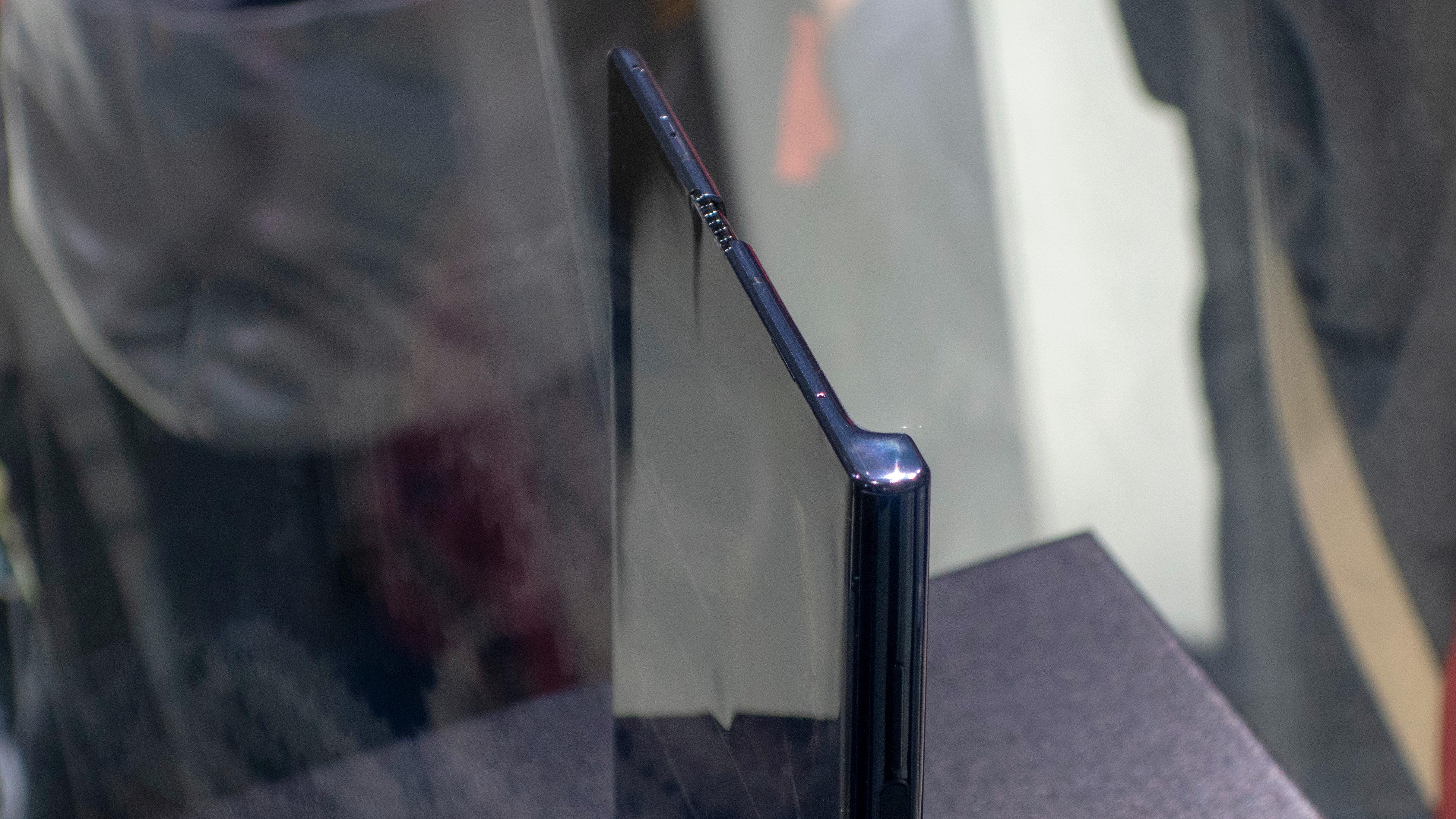 Huawei Mate X slik den var ved lansering i februar.