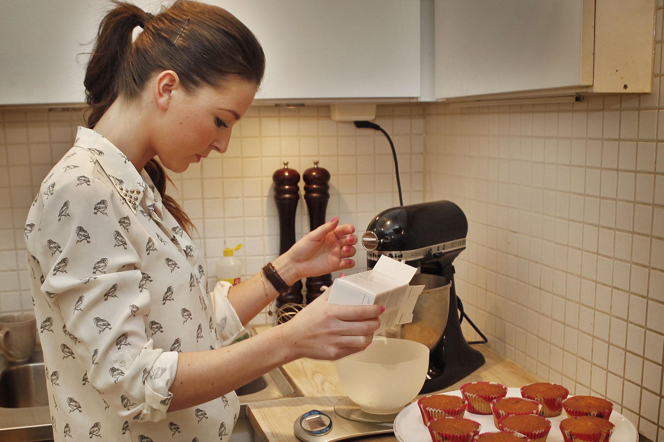 BAKEGLAD: «Hele Norge baker»-Ida liker seg på kjøkkenet sitt. Her baker hun helst hver dag. Foto: Nils Bjåland/VG