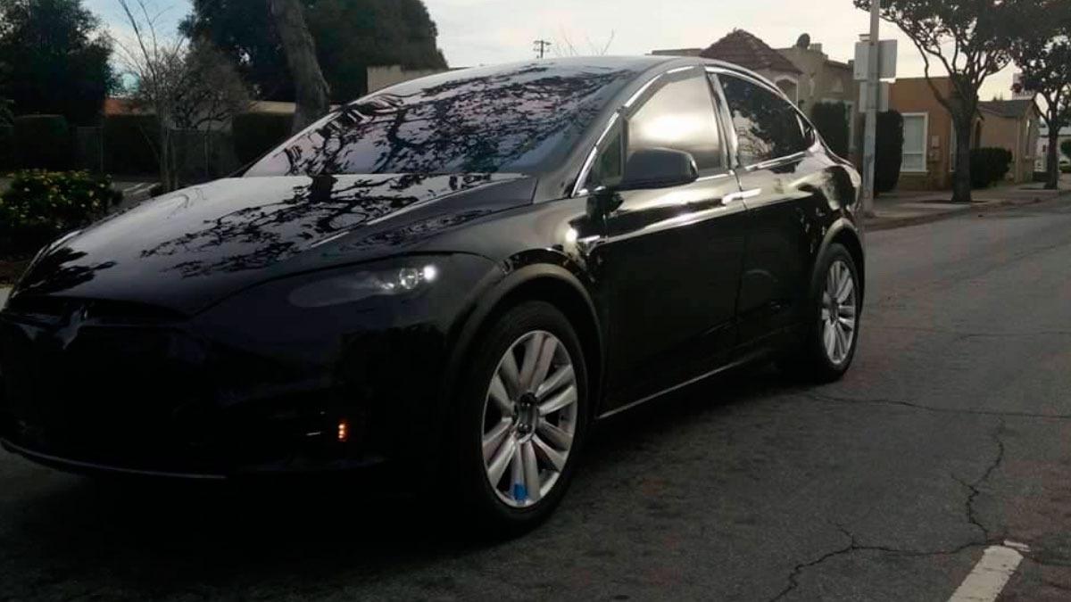 Her tar nye Tesla Model X en luftetur