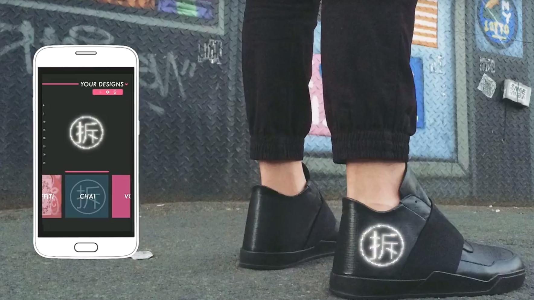Disse smarte skoene har innebygget skjerm og kan hjelpe deg å navigere