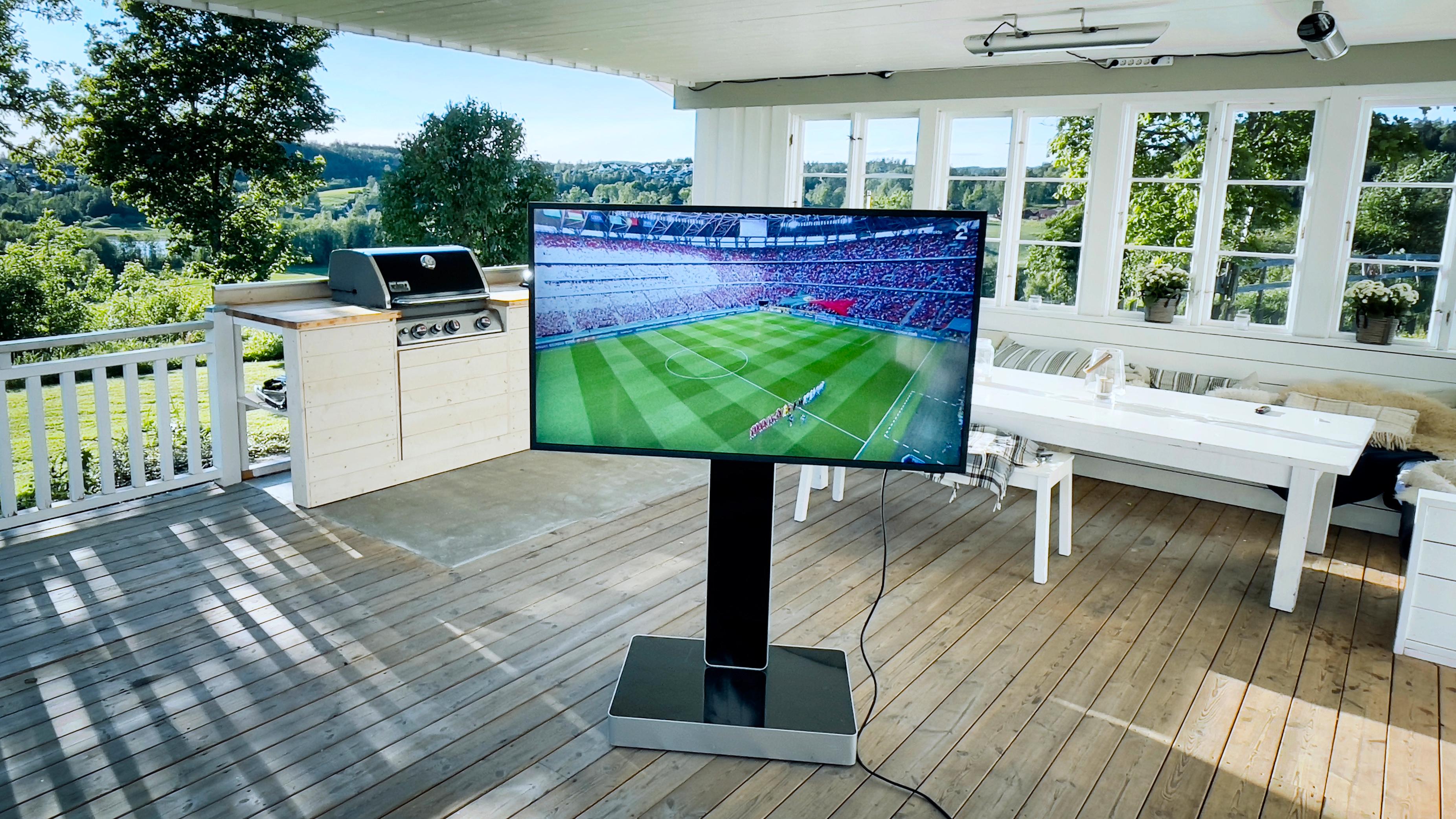 Vi tester Samsungs første terrasse-TV