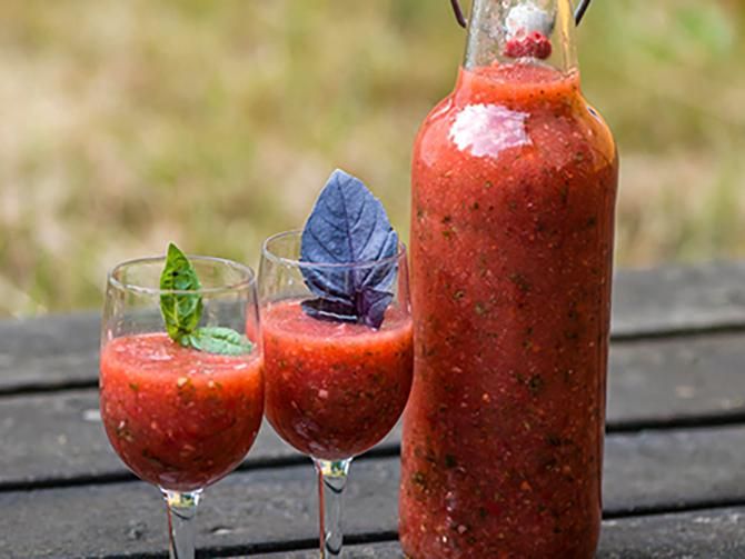 Sommarens soppa – gazpacho med jordgubbar
