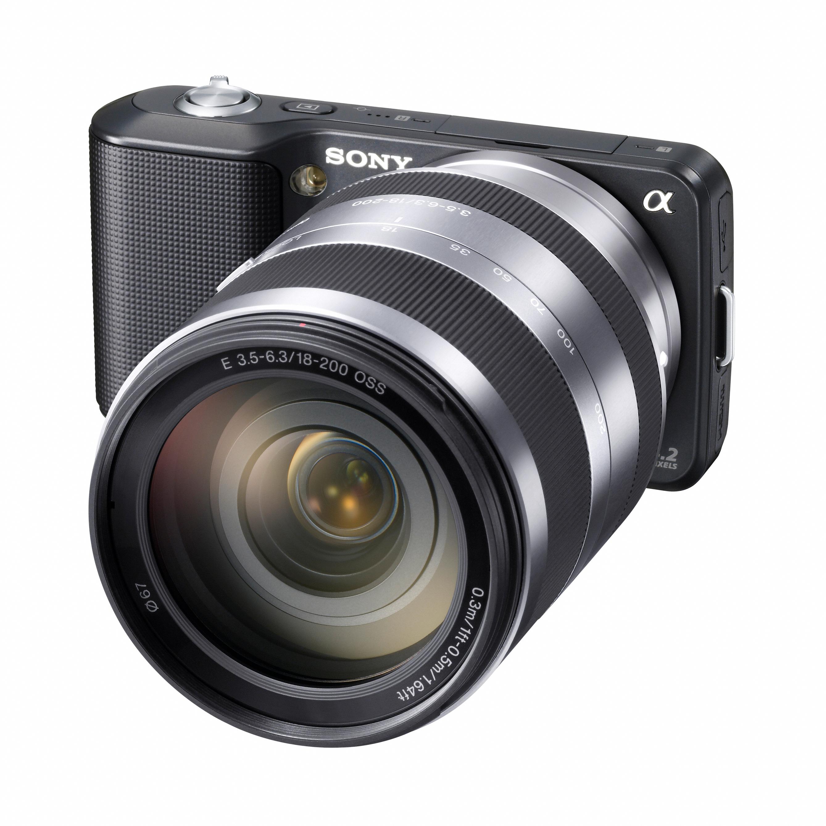 Sony NEX-3. Lite kamerahus, stort objektiv.