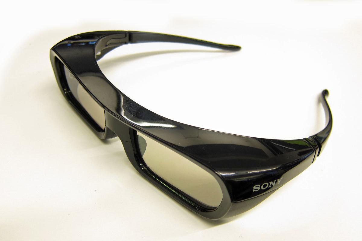 Tidlige, aktive 3D-briller fra Sony. Foto: Ole Henrik Johansen, Tek.no