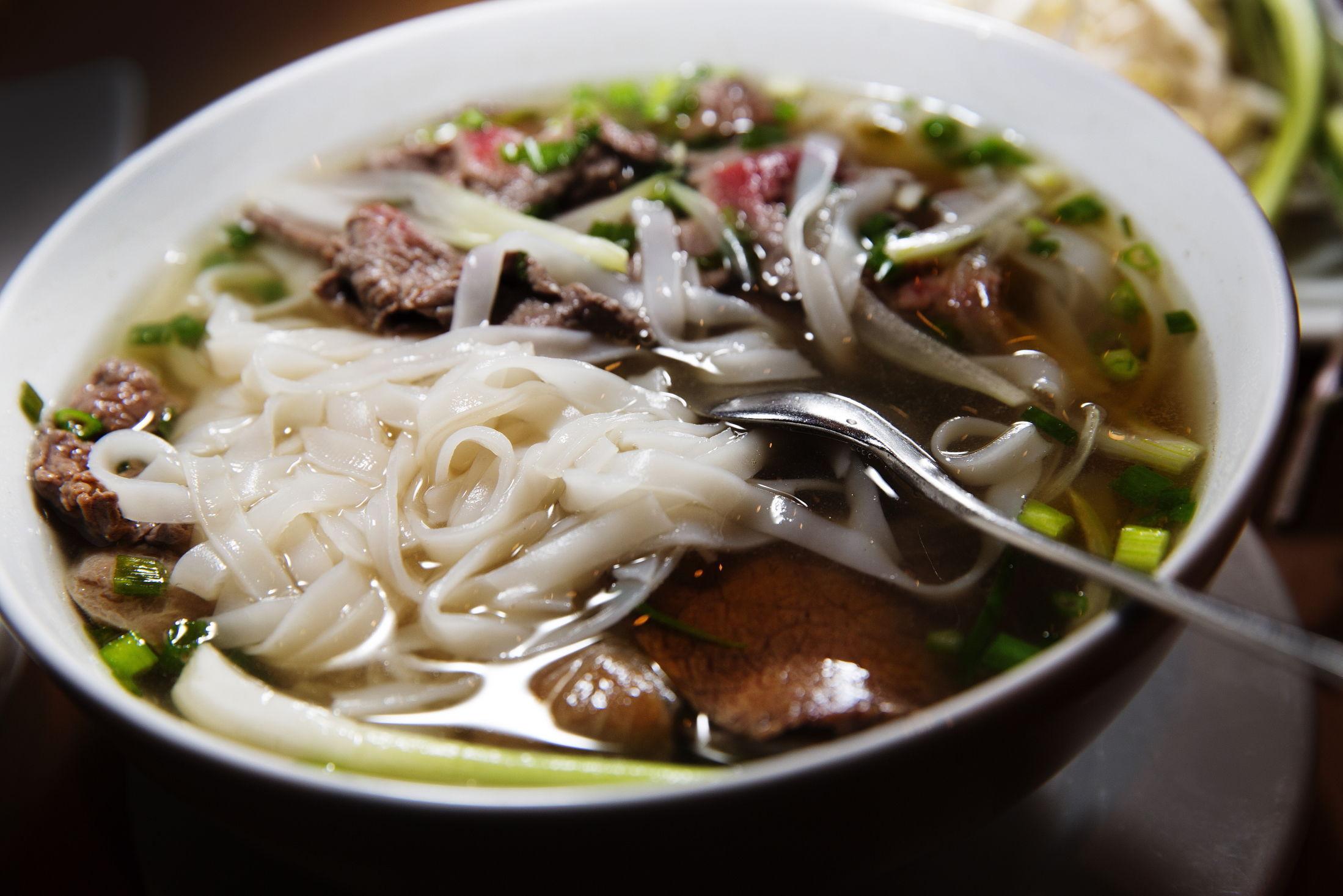 BIFFSUPPE: Pho er en populær vietnamesisk suppe med risnudler og kjøttstrimler. Foto: Magnar Kirknes/VG