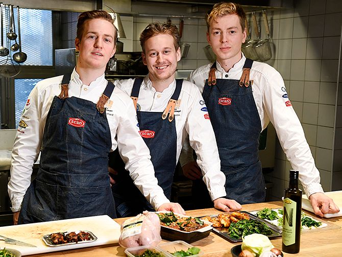 Kockarna Olle Broström, Gustav Leonhardt och Oskar Persson. De vann Kock-OS i år. Här berättar de hur de lagar klimatsmart mat. 