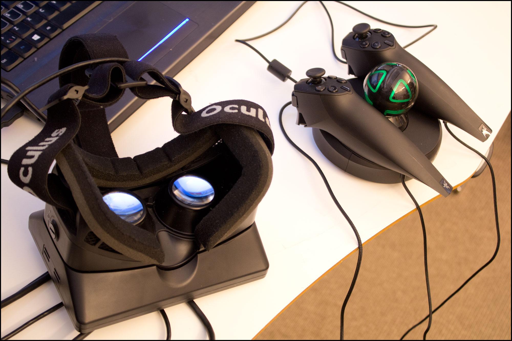 Oculus Rift og Razer Hydra sammen lar deg bruke hendene i den virtuelle verdenen.Foto: Varg Aamo, Hardware.no