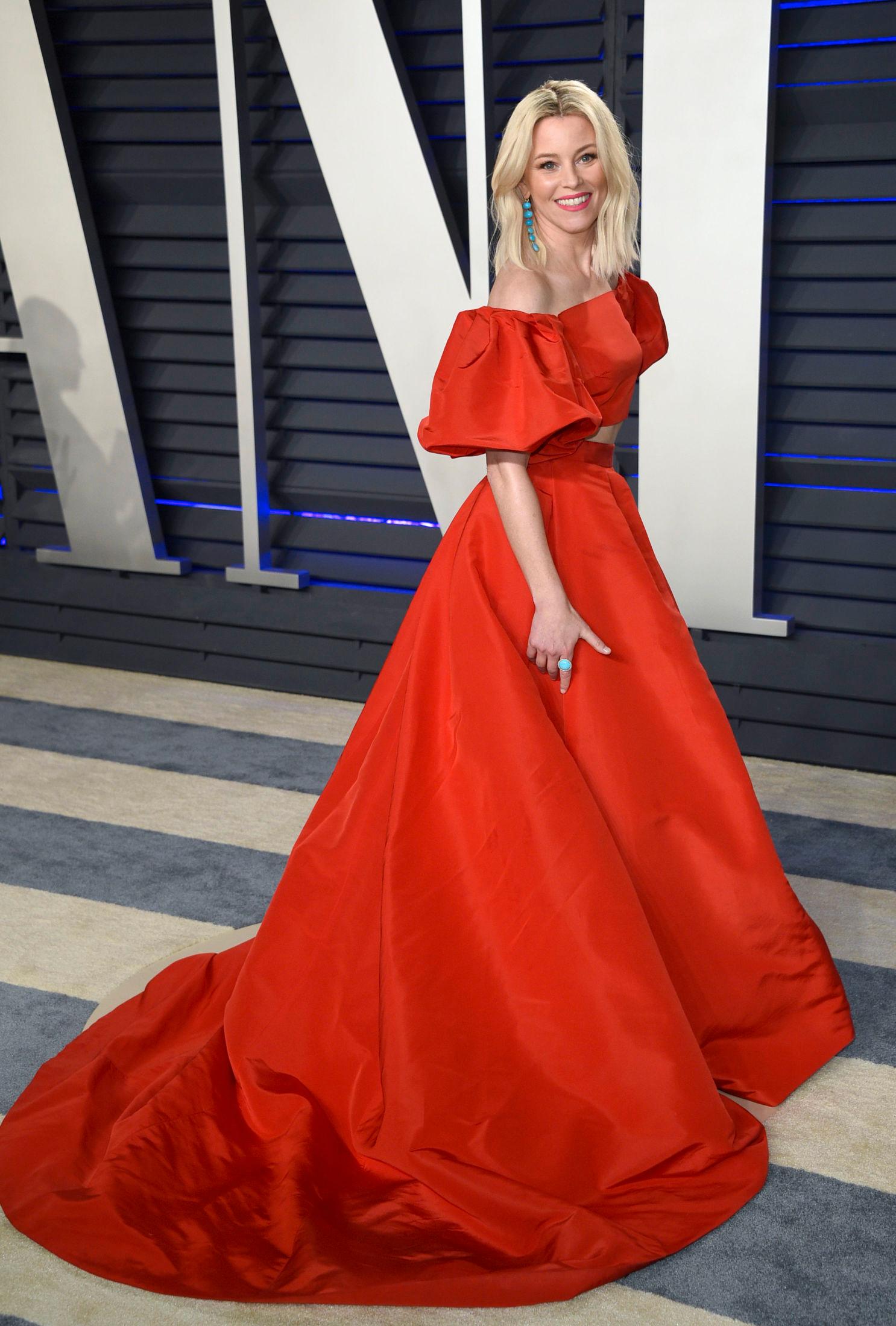 PRINSESSEKJOLE: Elizabeth Banks sparte ikke på kruttet i denne røde kjolen. Foto: AP