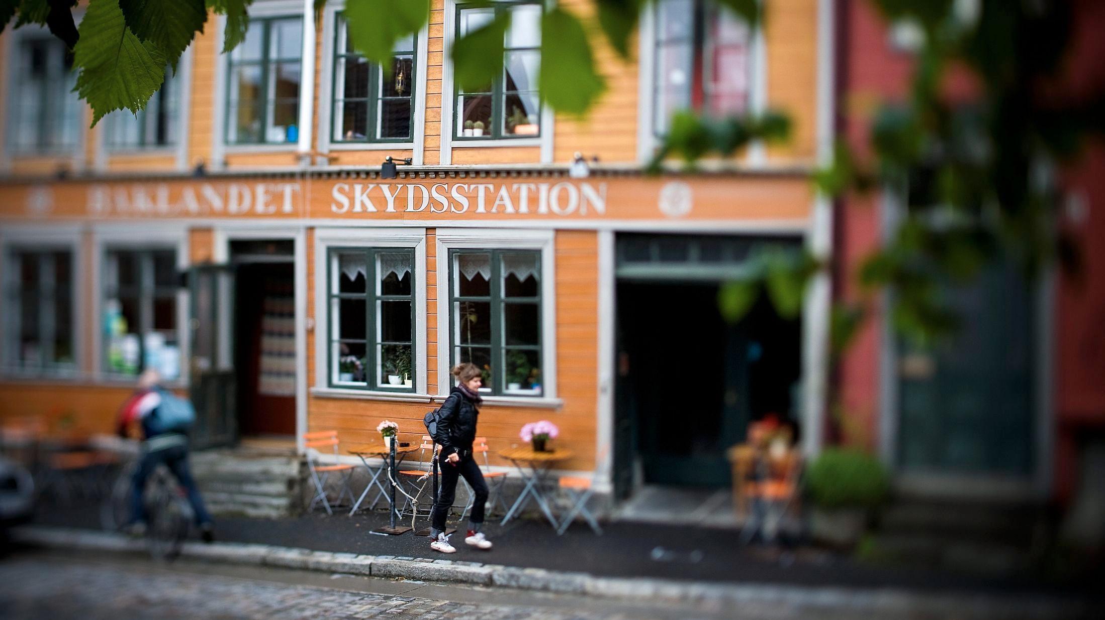 Baklandet Skydsstation er bare én av mange sjamerende kafeer i Trondheim. Foto: Terje Bringedal