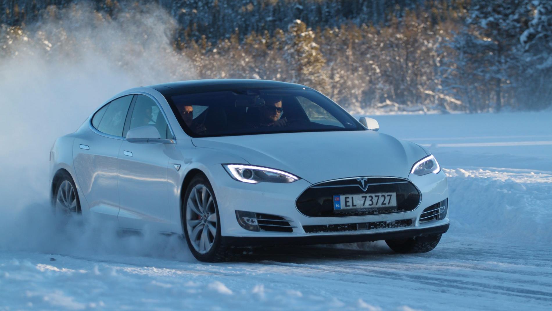 Tesla overlegen i vintertest