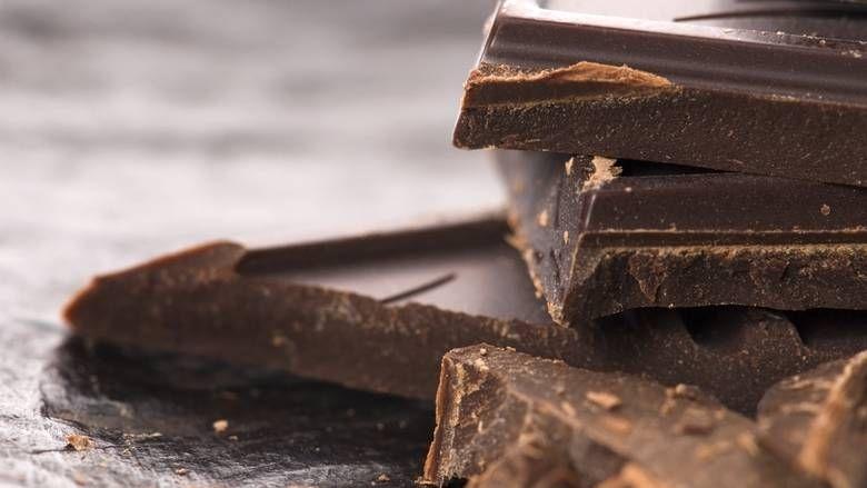 Jo mørkere sjokolade, jo bedre - iallfall dersom målet er å unngå å bli fet. (Foto: Microstock.)