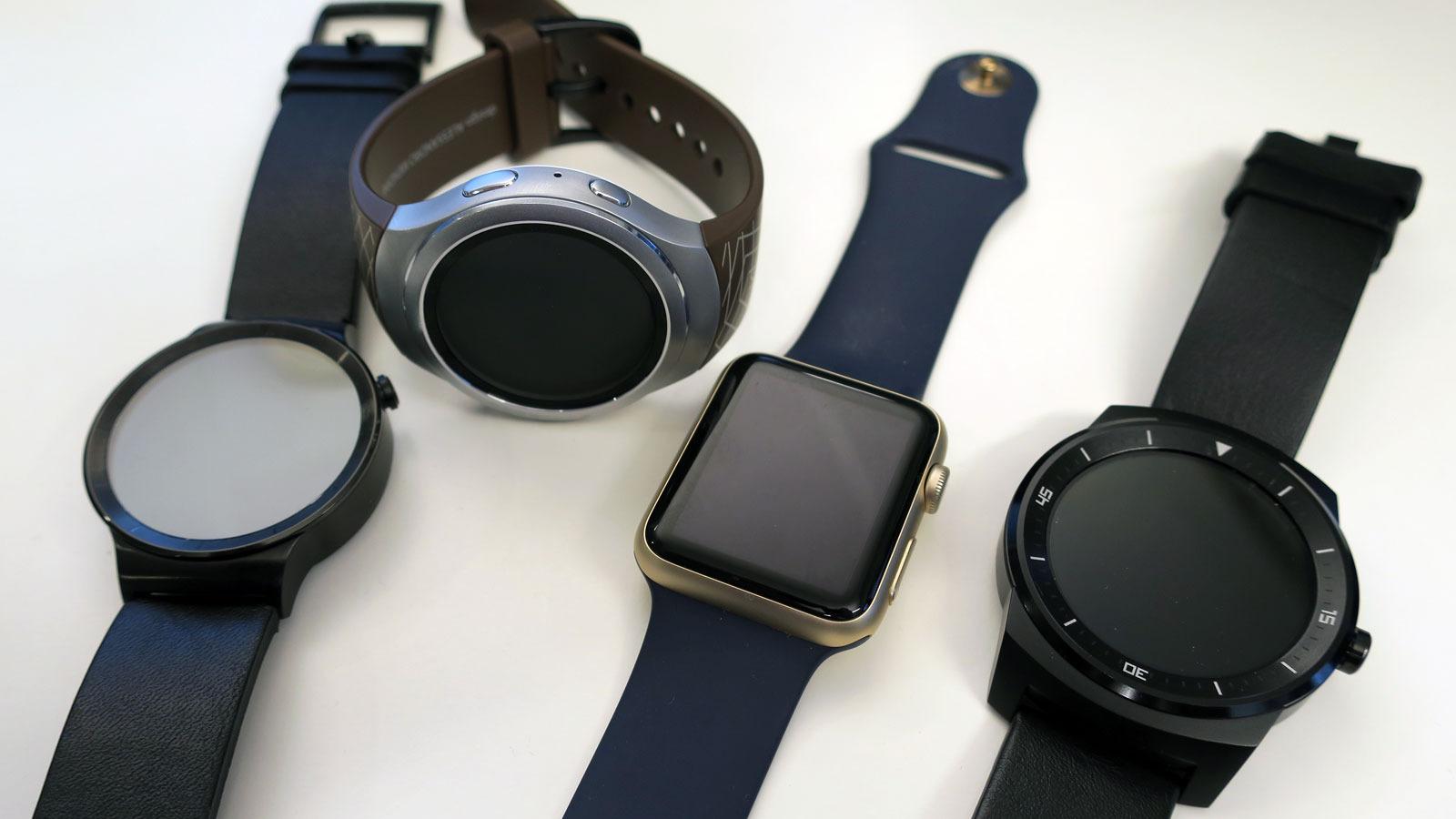 Fra venstre til høyre: Huawei Watch, Samsung Gear S2, Apple Watch og LG Gwatch R. . Foto: Espen Irwing Swang, Tek.no